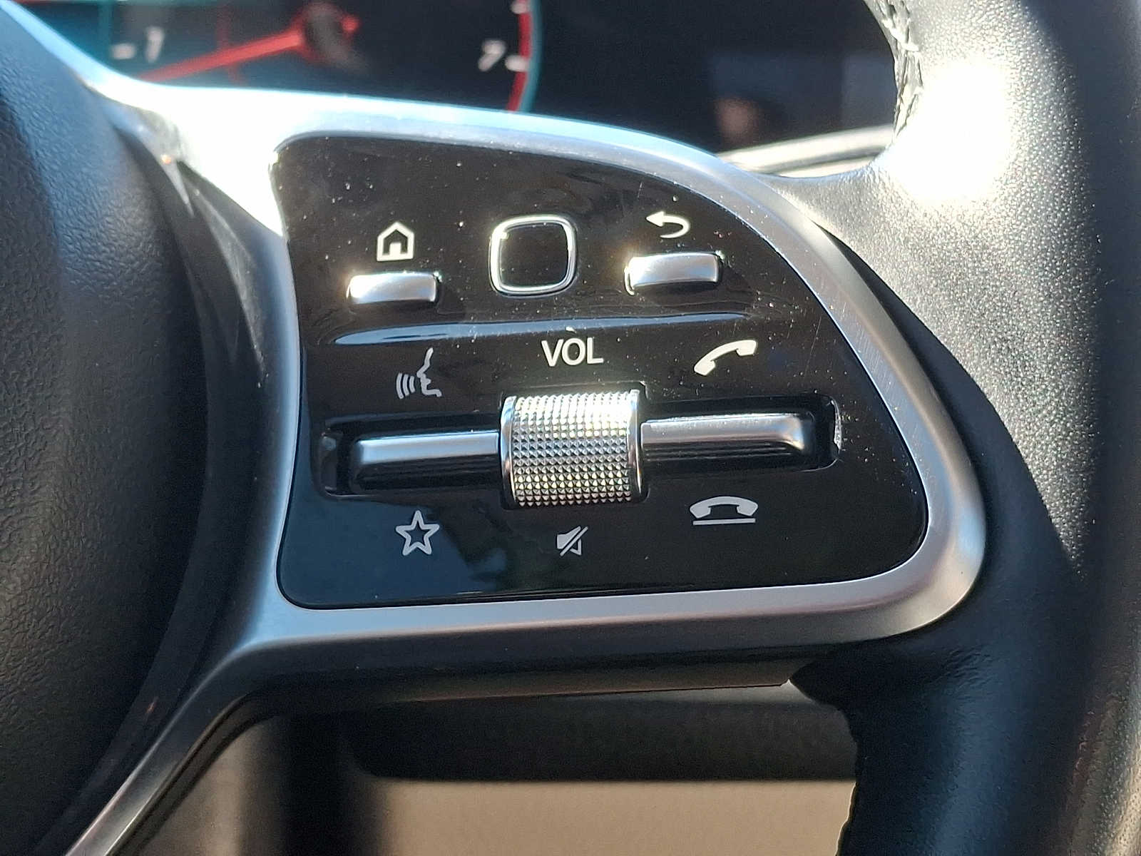 Thumbnail: 2022 Mercedes-Benz GLB - 18