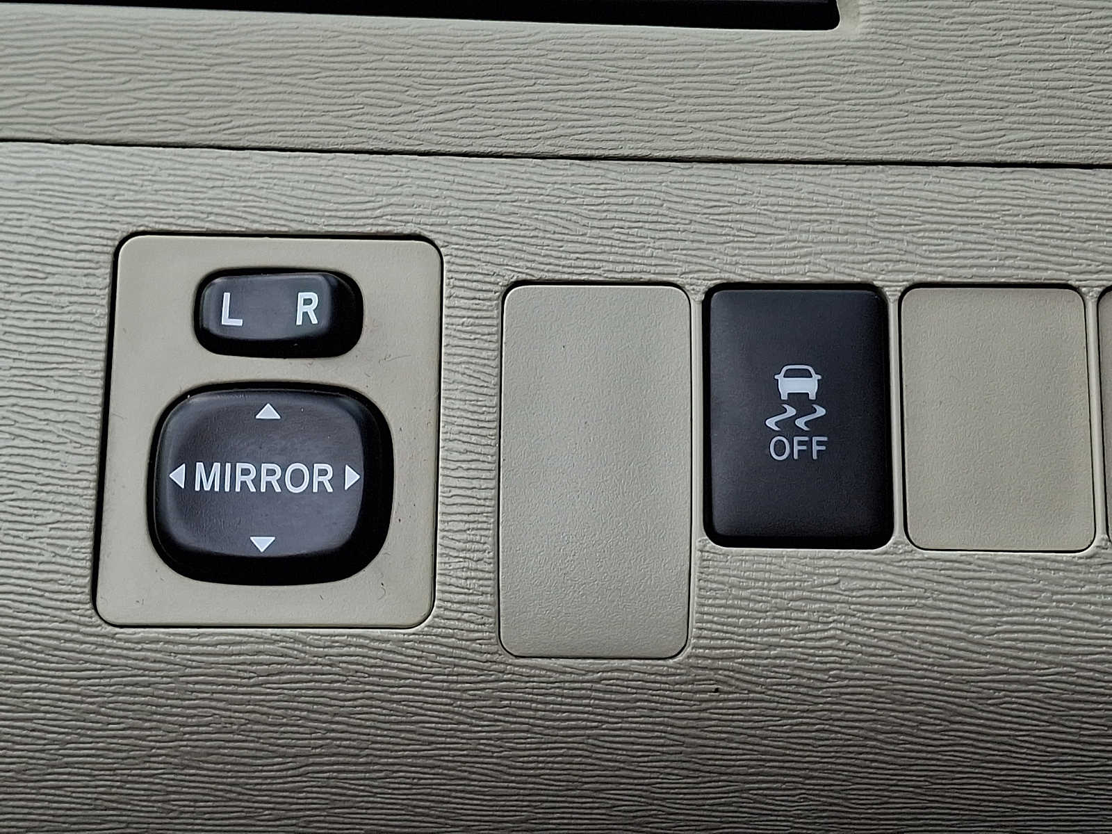 Thumbnail: 2014 Toyota Sienna - 22