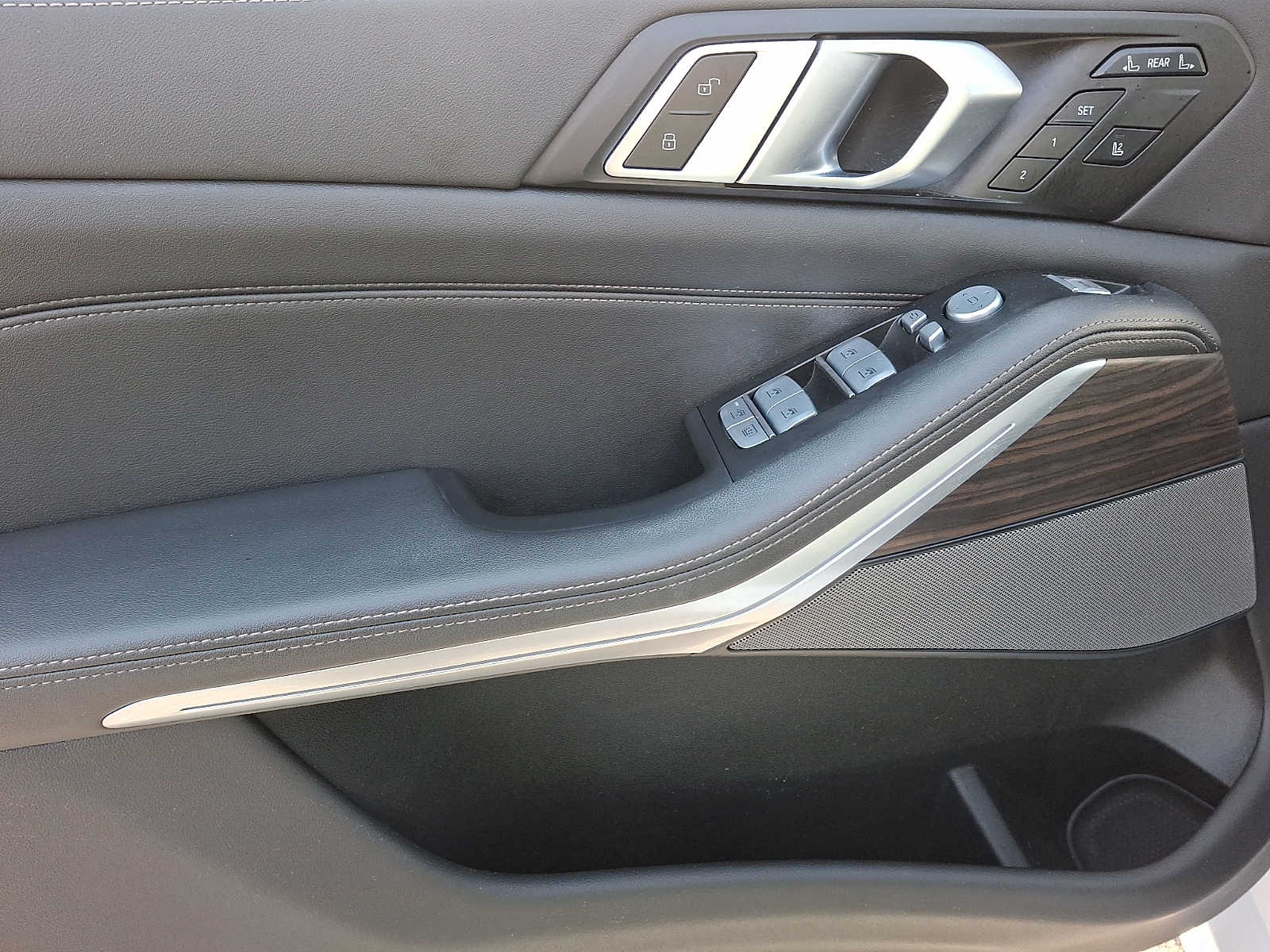 Thumbnail: 2023 BMW X7 - 7