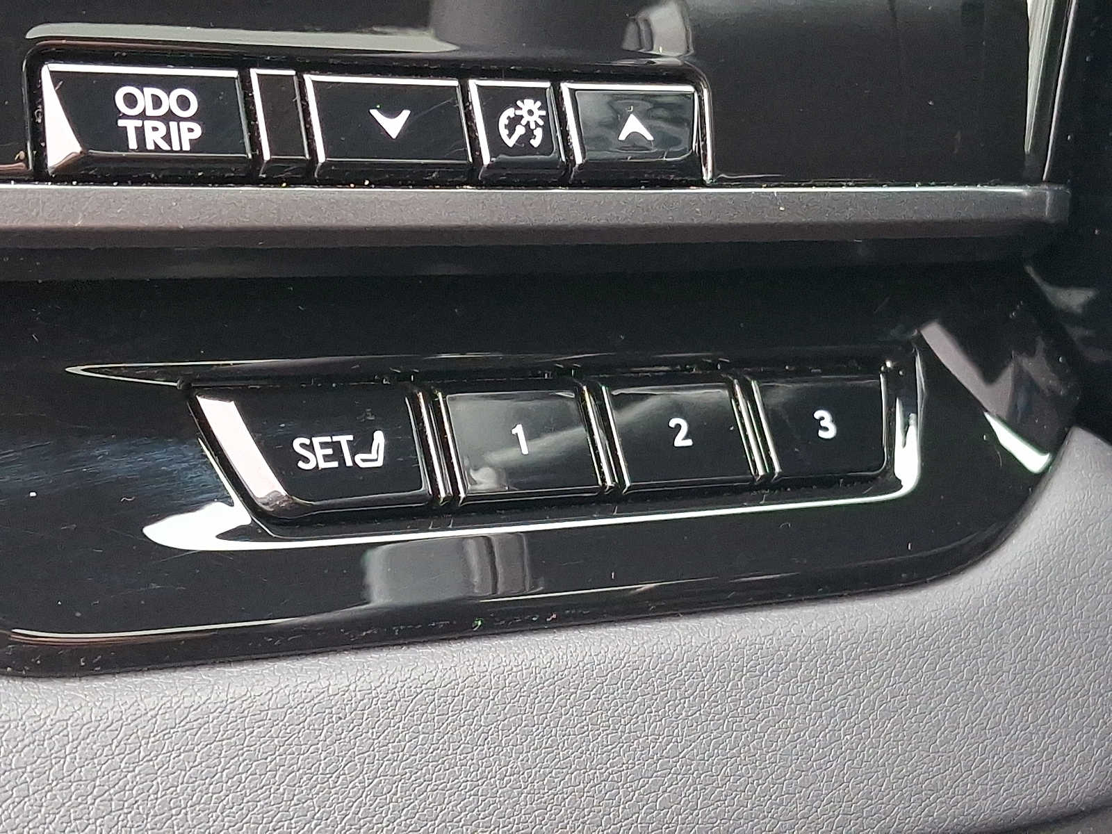 Thumbnail: 2023 Lexus RX - 23