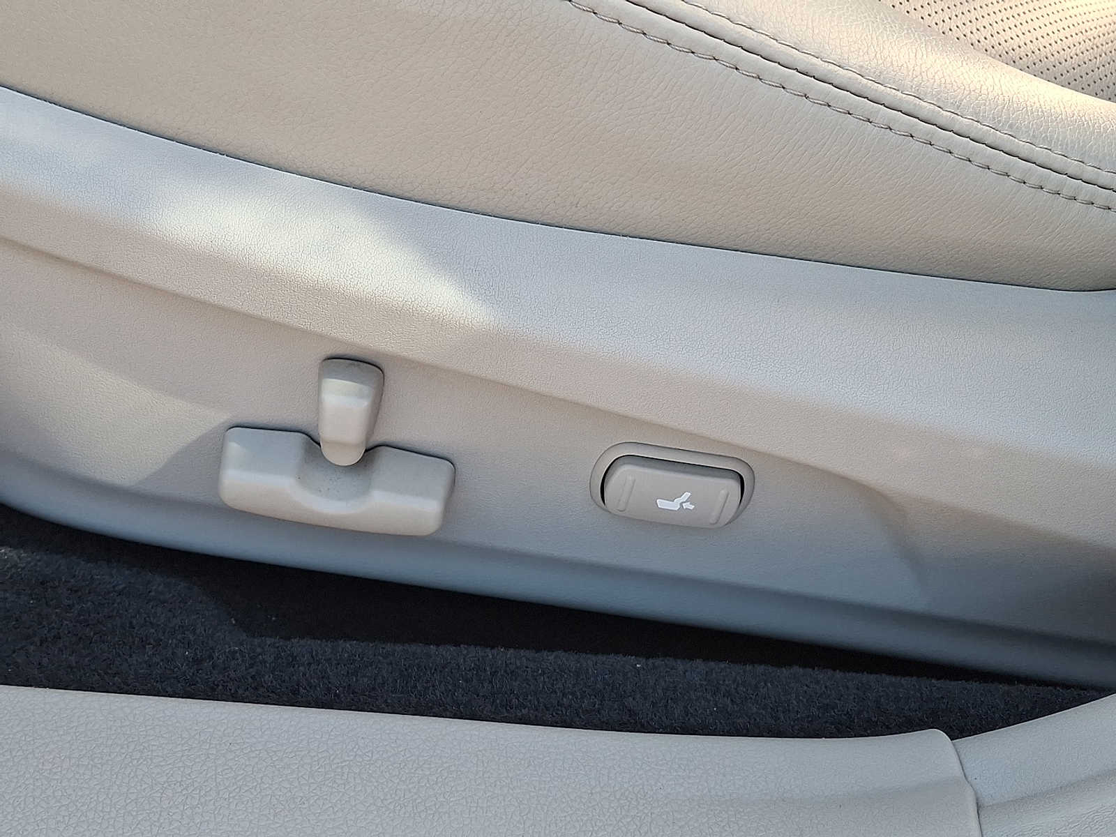 Thumbnail: 2011 Subaru Legacy - 11