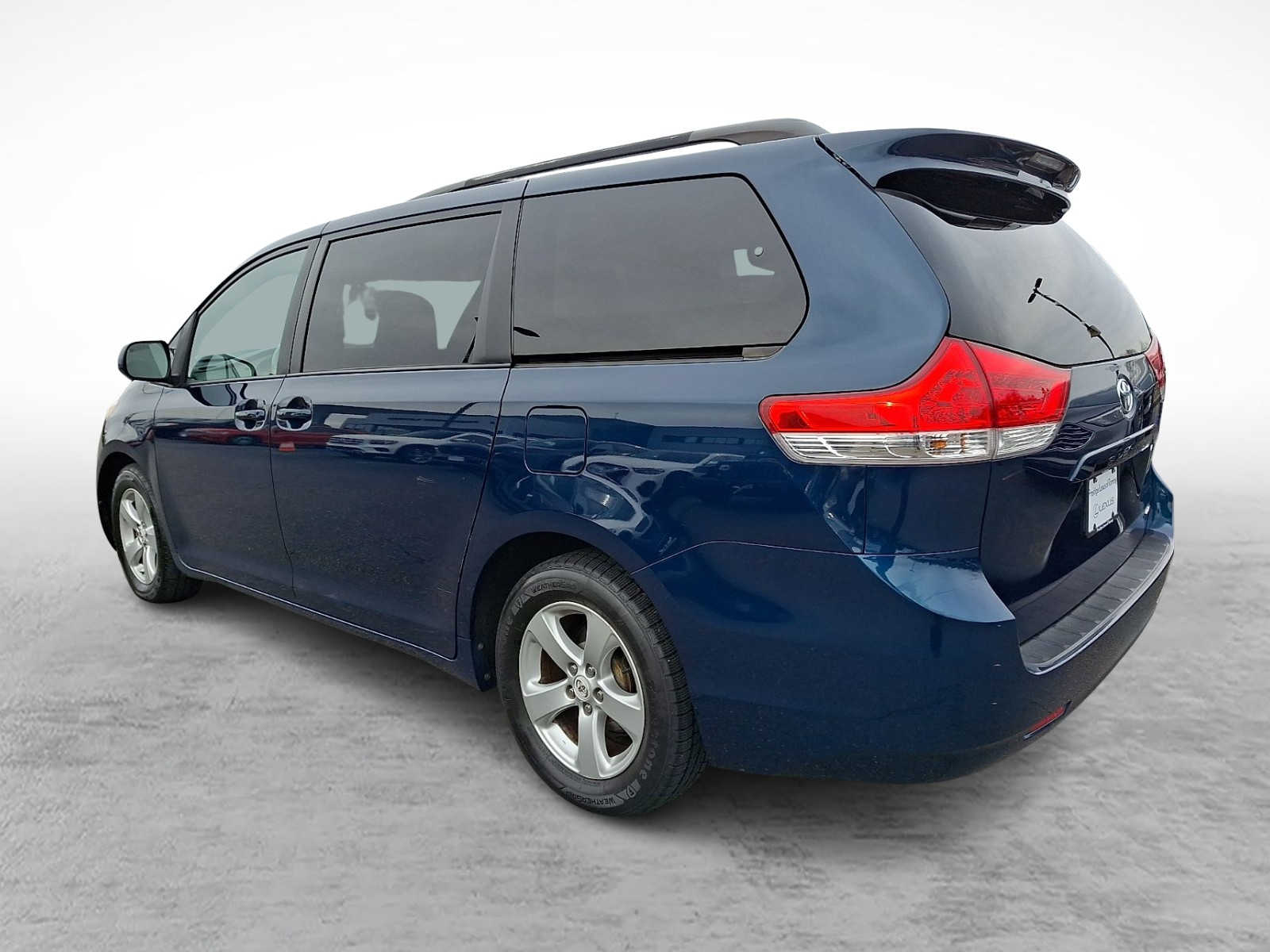 Thumbnail: 2012 Toyota Sienna - 6