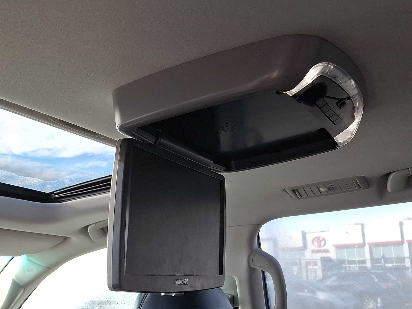 Thumbnail: 2011 Lexus LX - 10