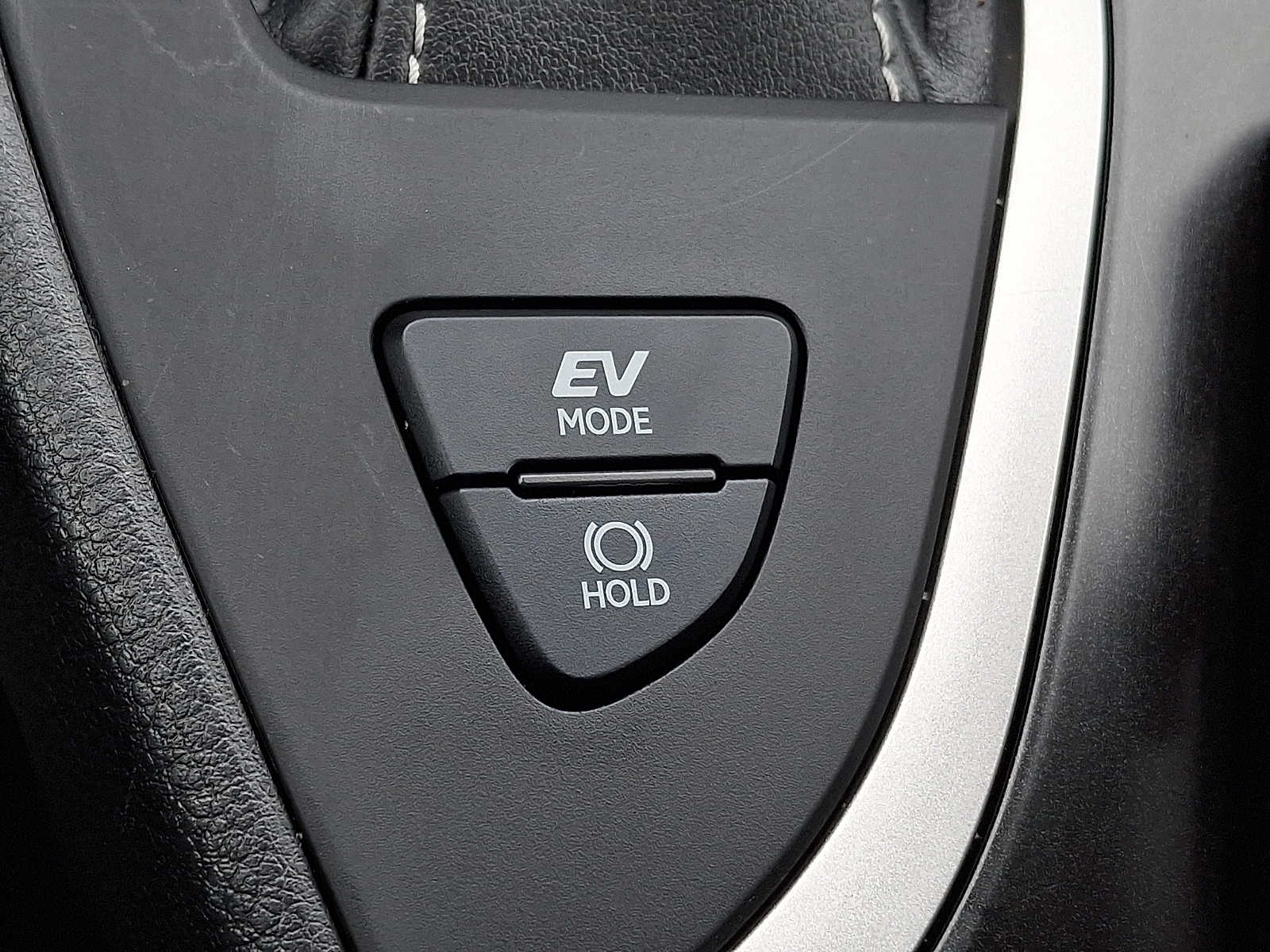 Thumbnail: 2021 Lexus UX - 24