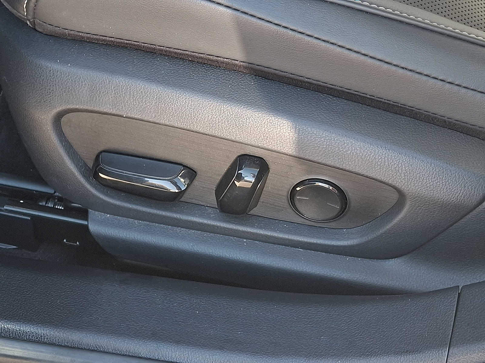 Thumbnail: 2020 Lexus ES - 11