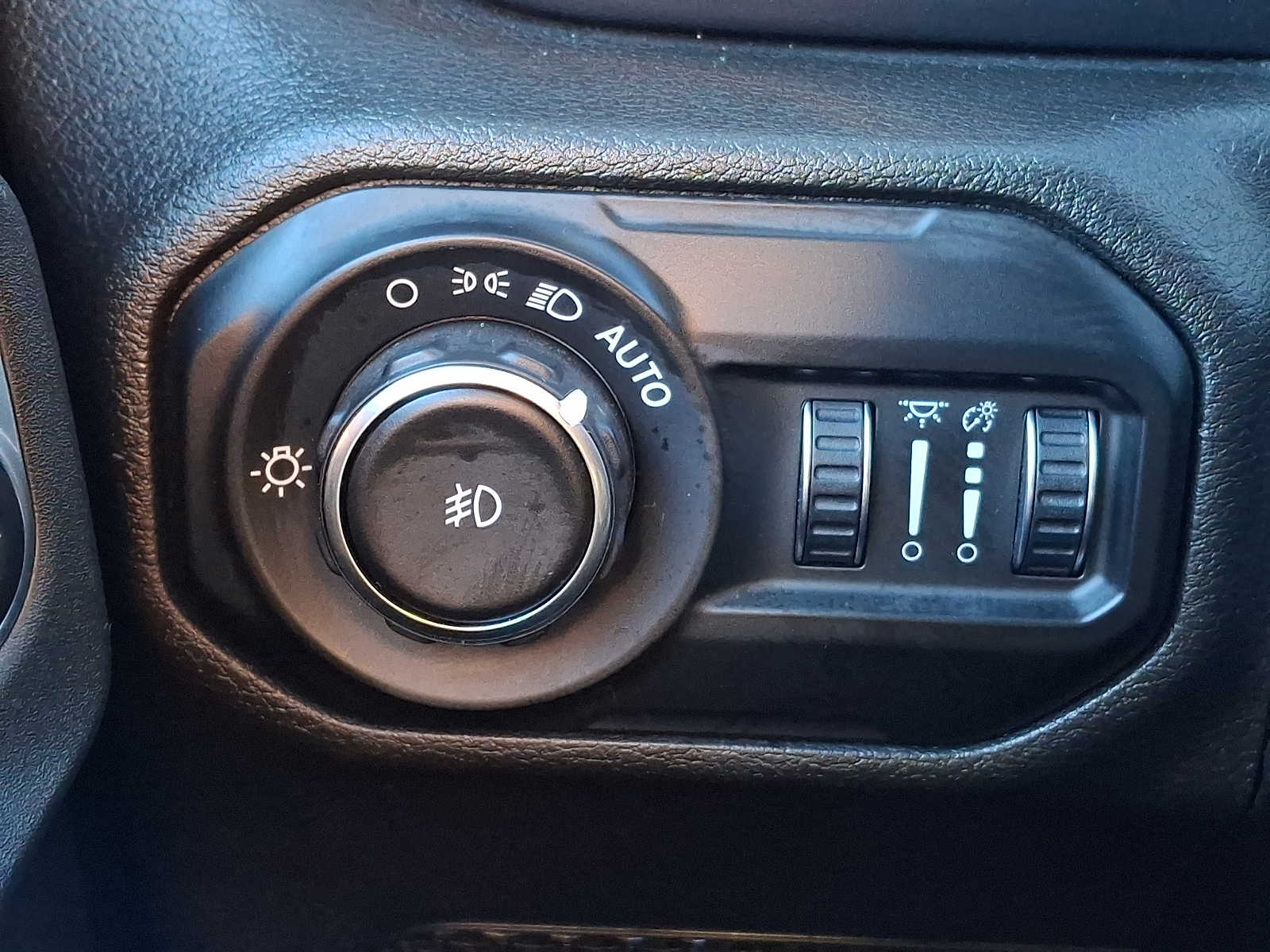 Thumbnail: 2021 Jeep Wrangler - 22