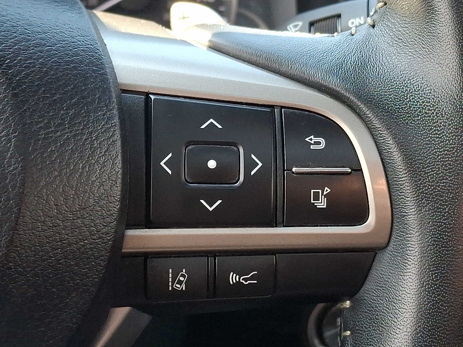 Thumbnail: 2021 Lexus RX - 18