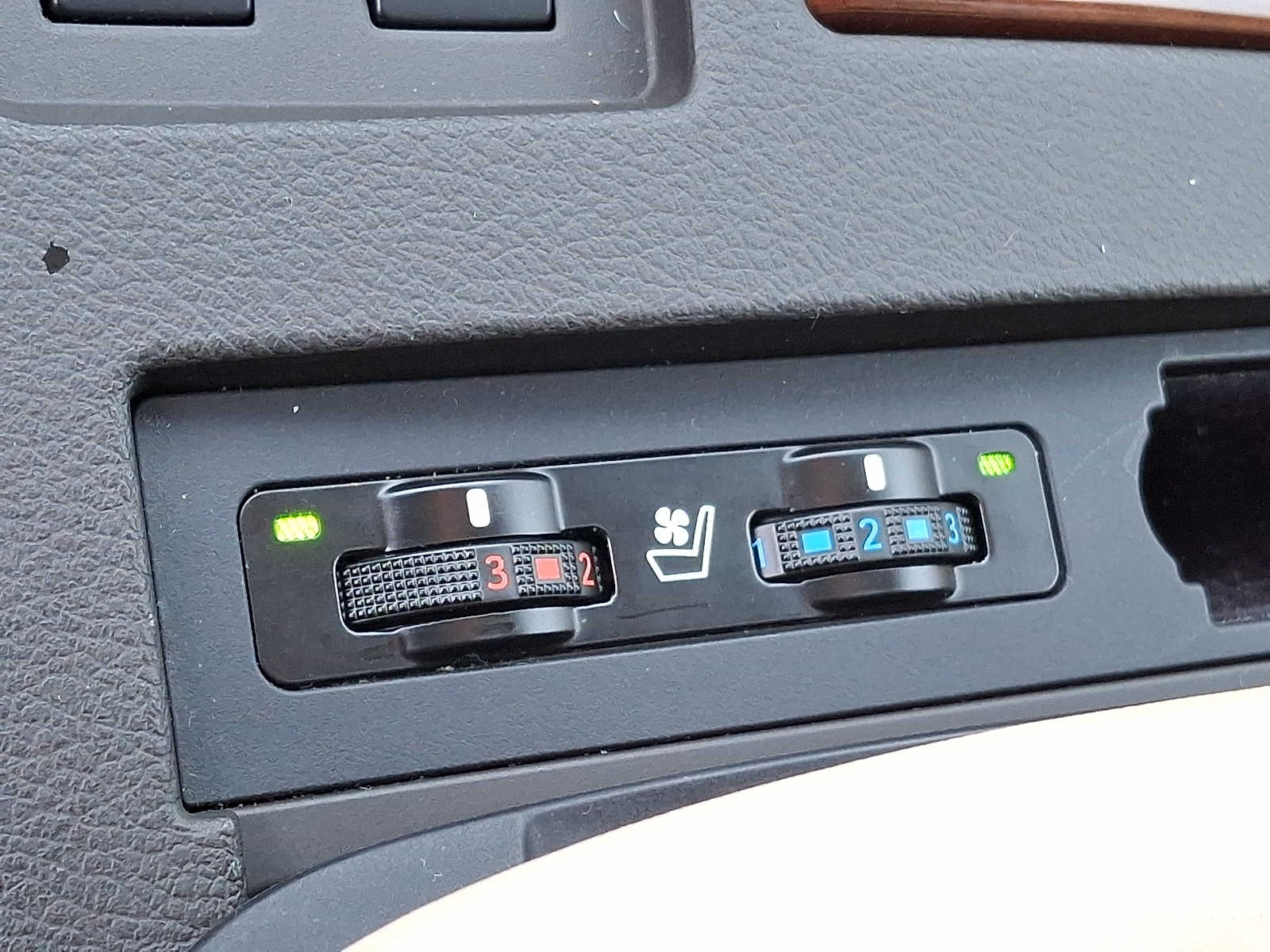 Thumbnail: 2013 Lexus RX - 21