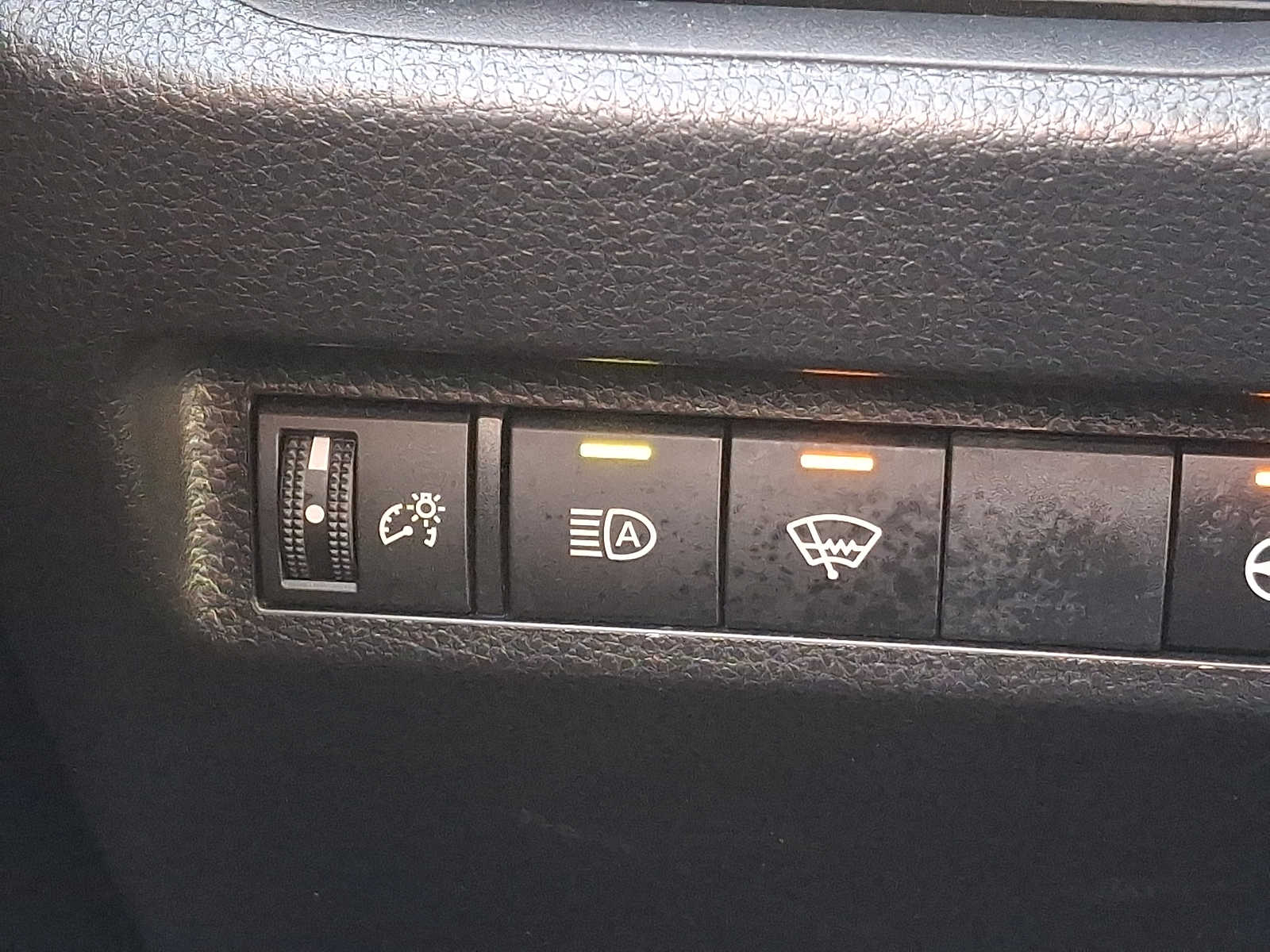 Thumbnail: 2022 Toyota RAV4 - 24