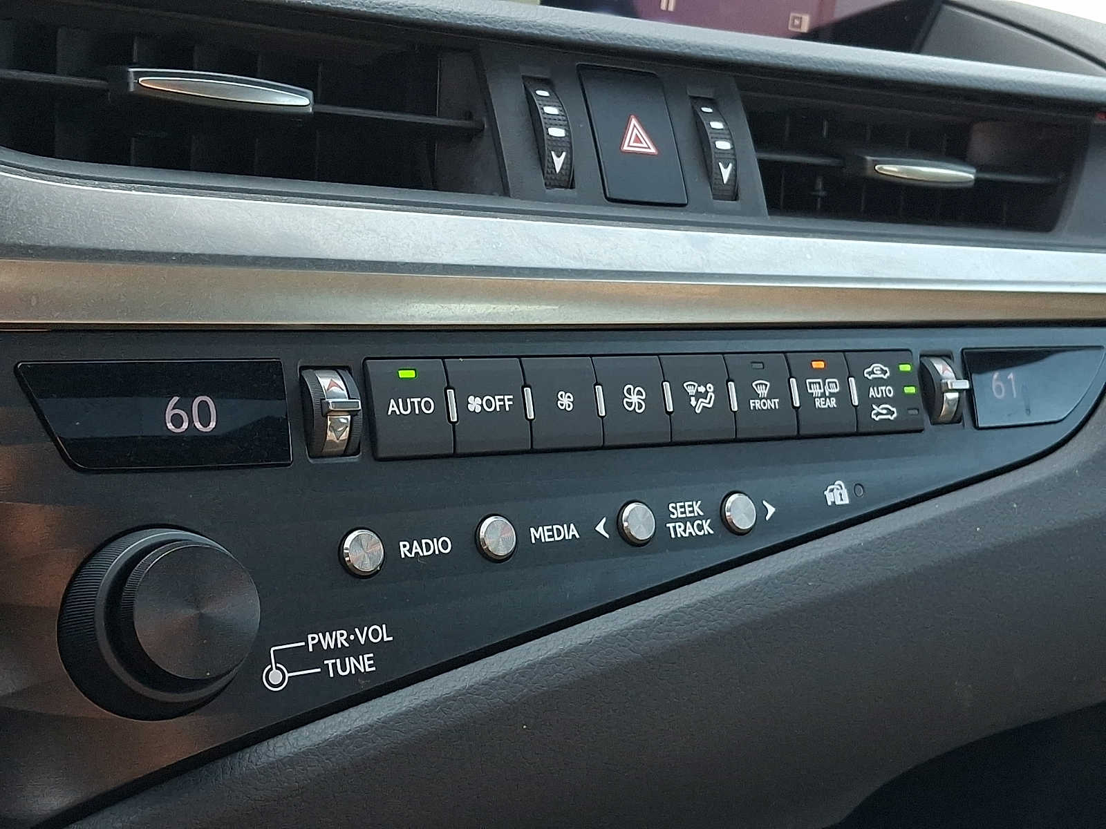 Thumbnail: 2019 Lexus ES - 14
