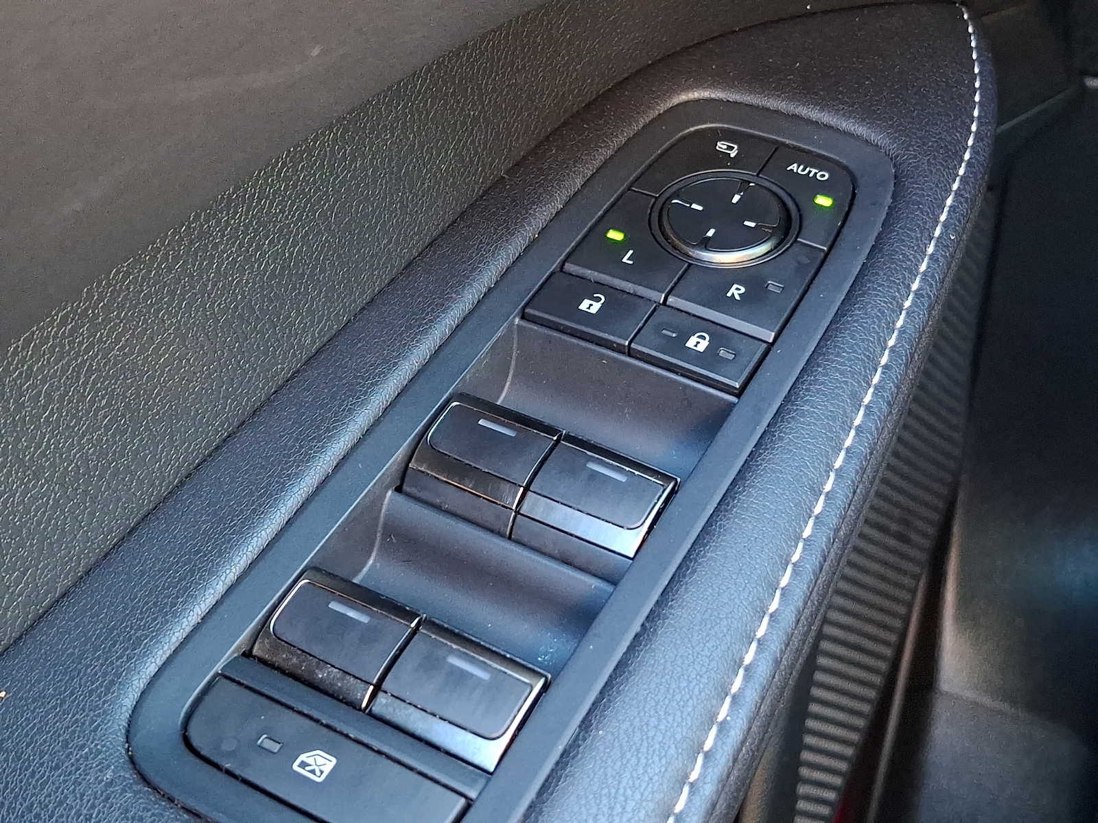 Thumbnail: 2023 Lexus RX - 24