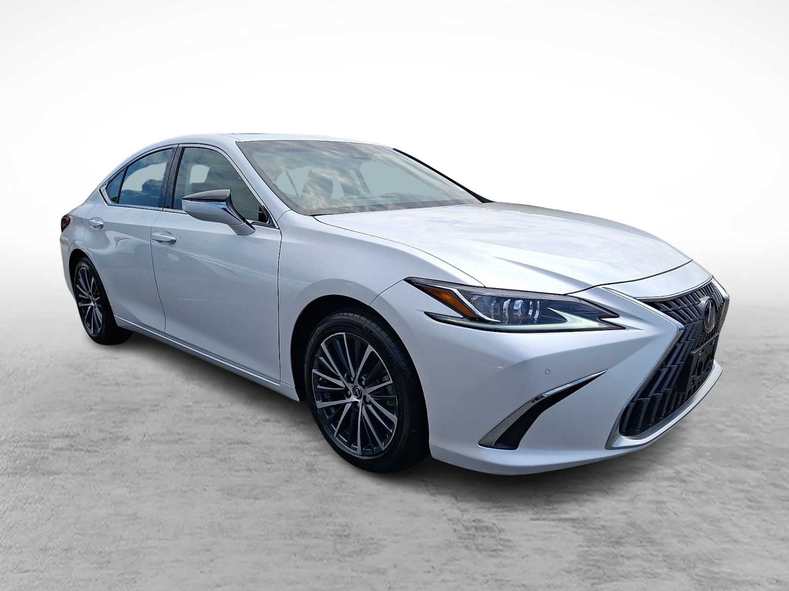 Thumbnail: 2023 Lexus ES - 3