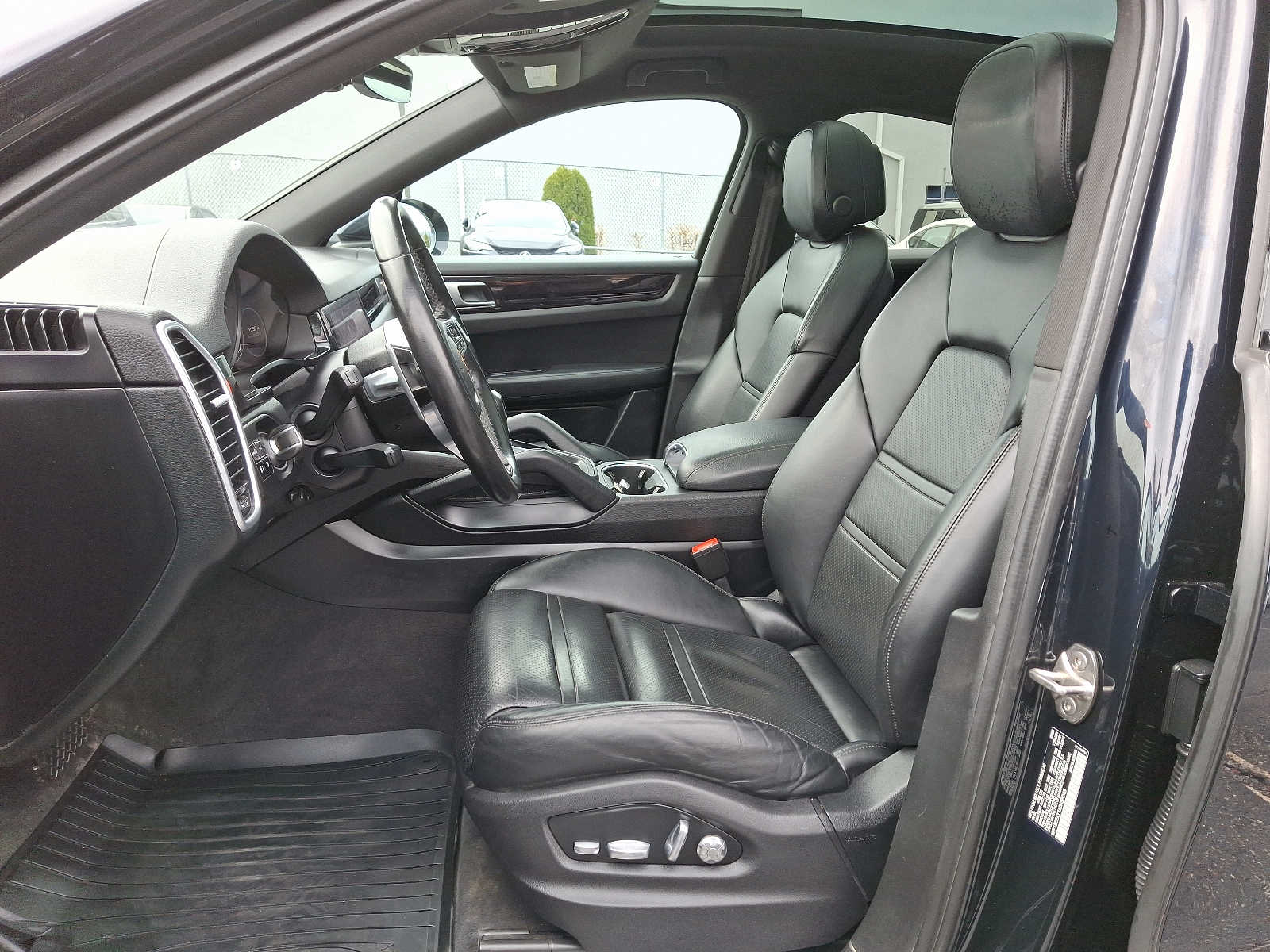 Thumbnail: 2020 Porsche Cayenne - 10