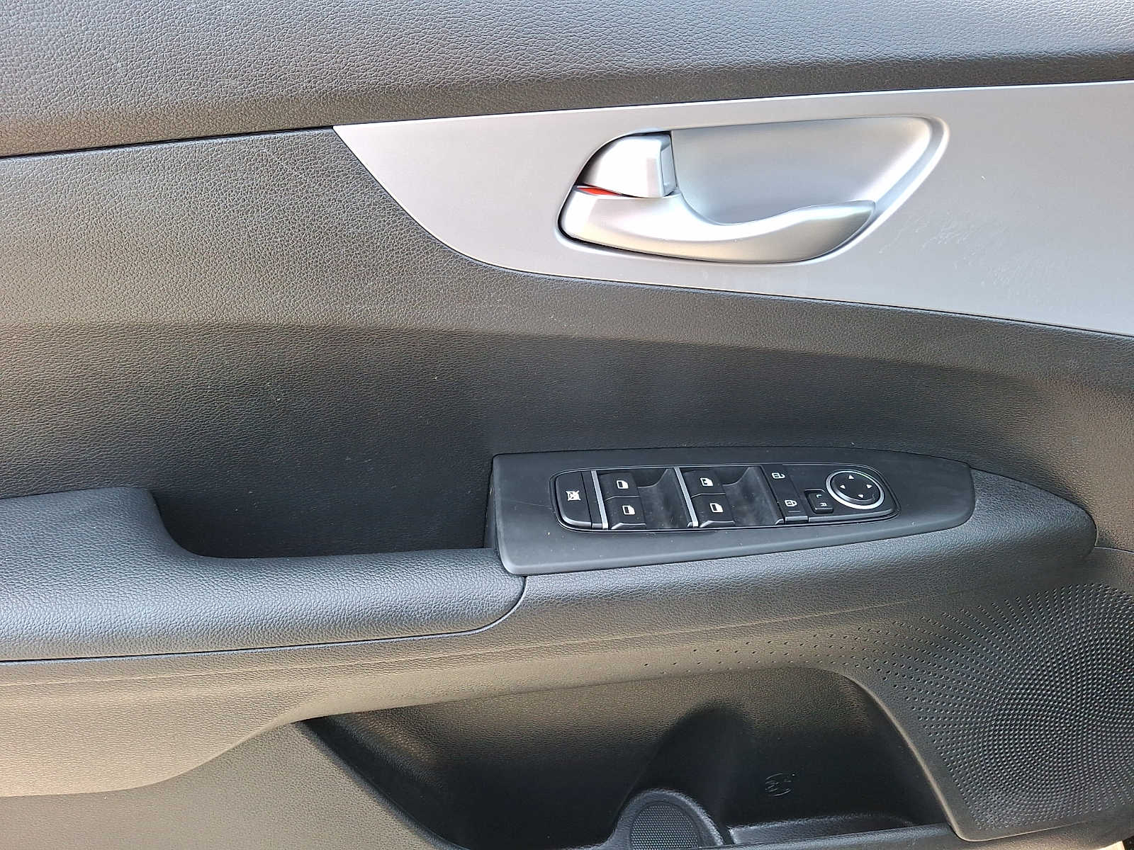 Thumbnail: 2023 Kia Forte - 11