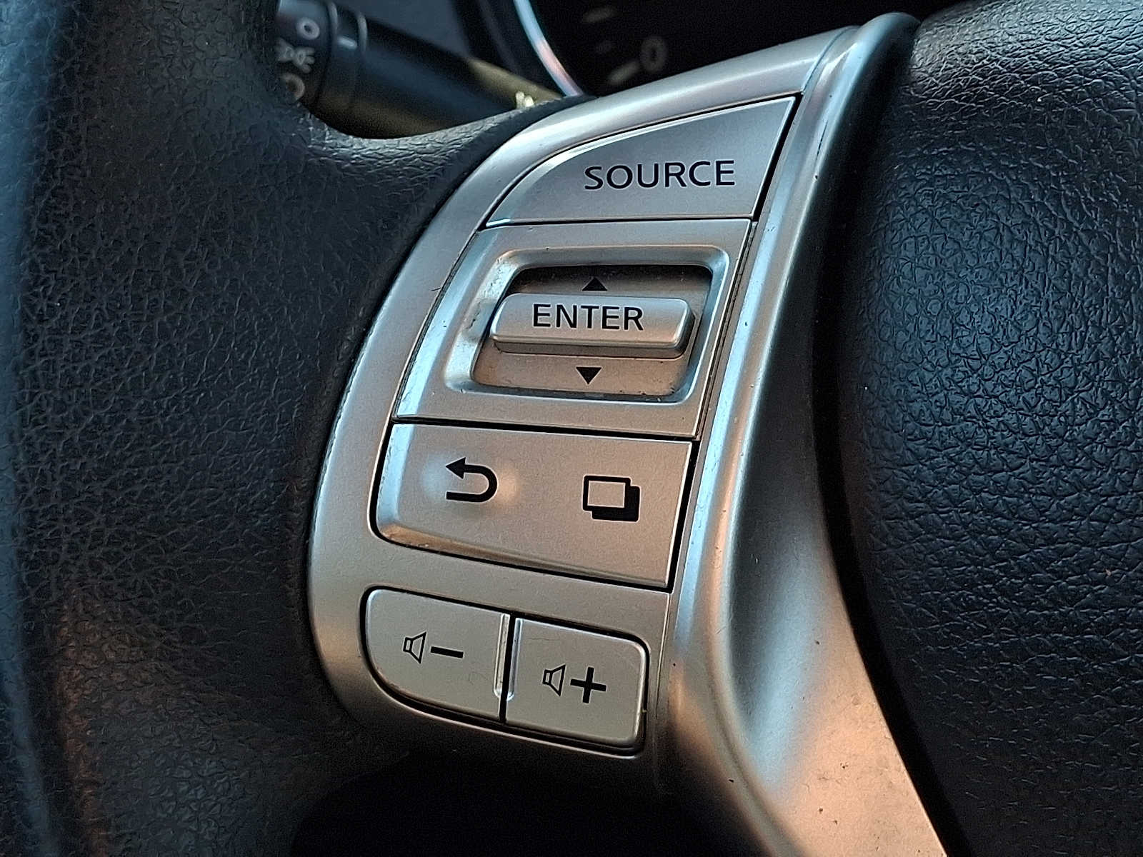 Thumbnail: 2014 Nissan Rogue - 18