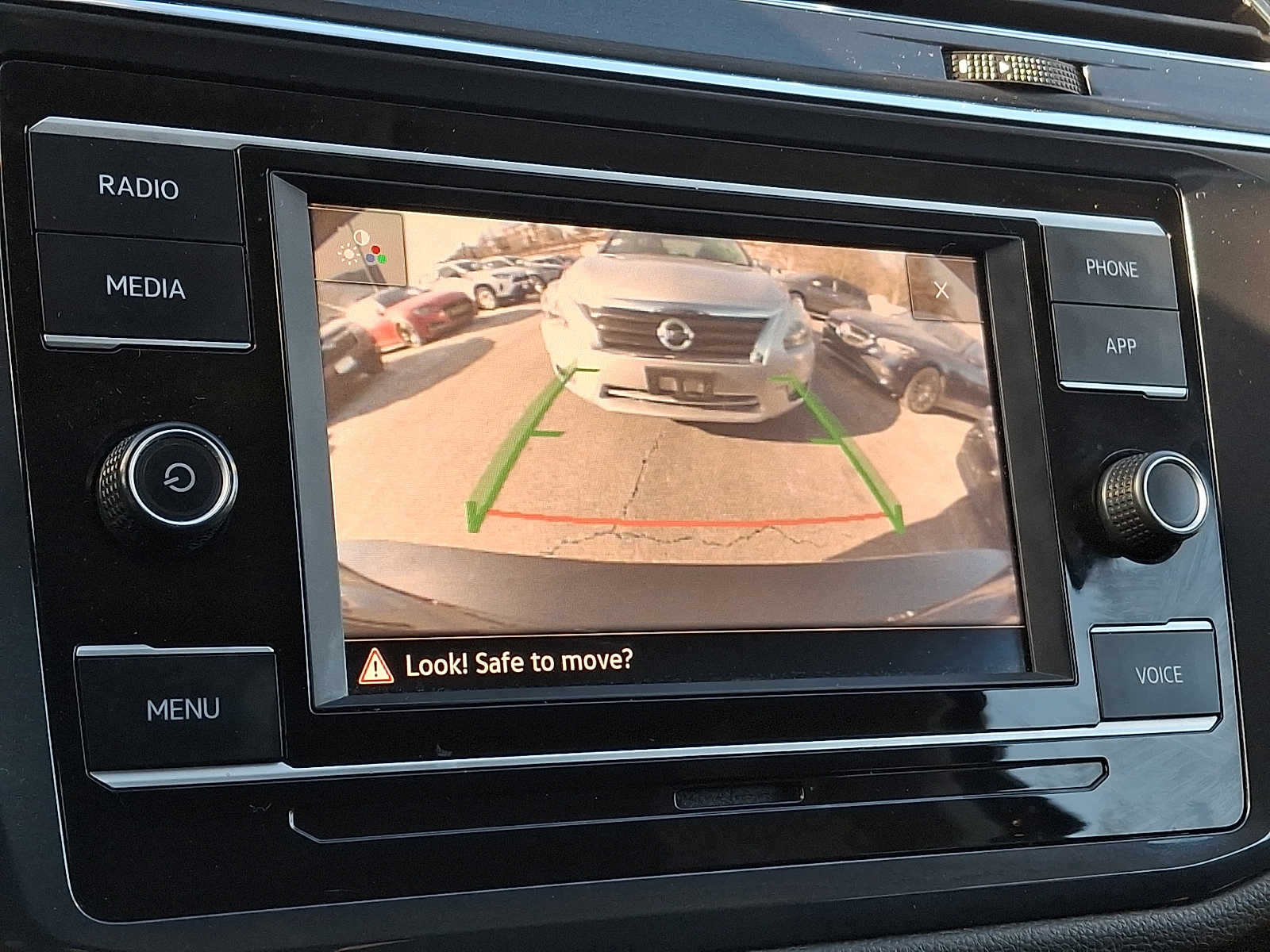 Thumbnail: 2022 Volkswagen Tiguan - 14