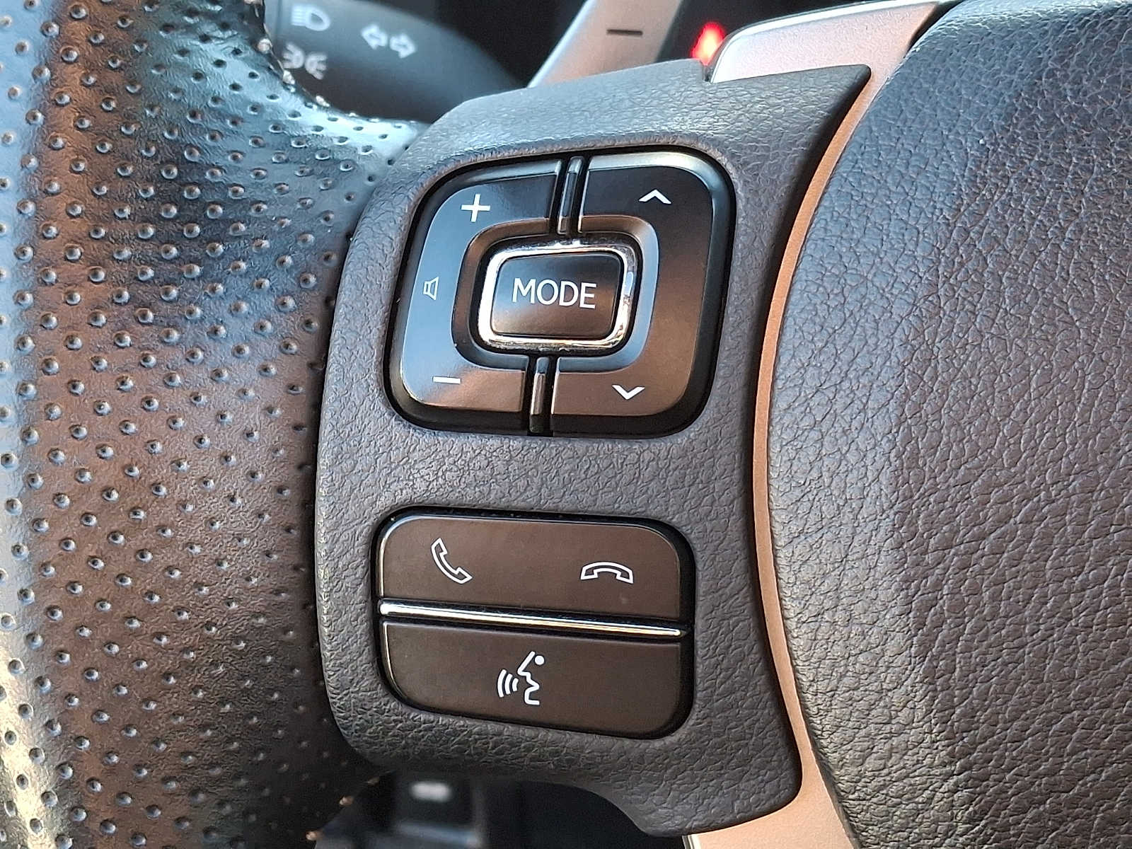 Thumbnail: 2020 Lexus IS - 19