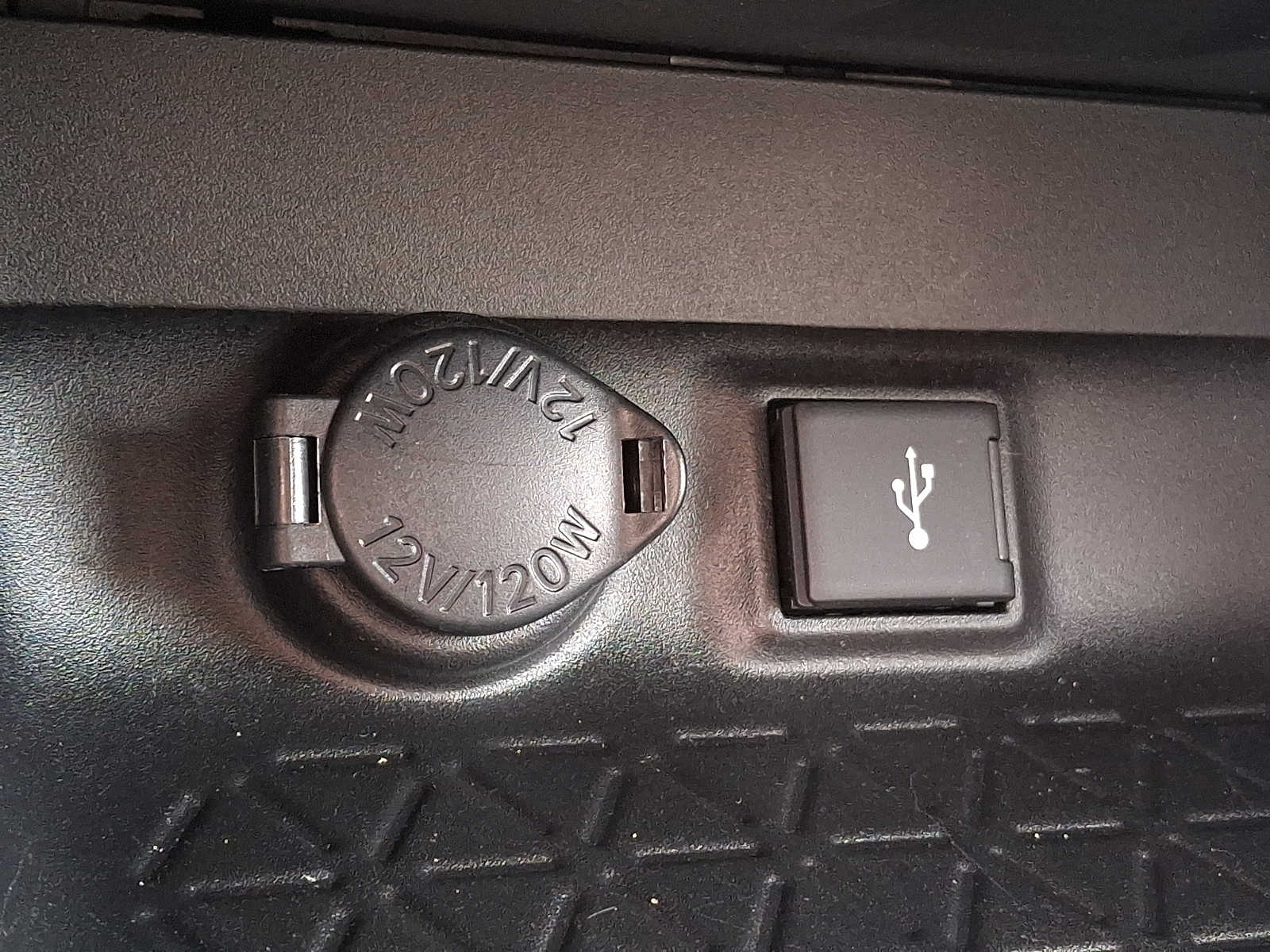 Thumbnail: 2022 Toyota RAV4 - 22