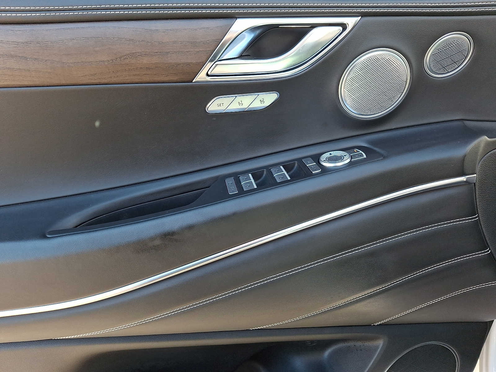 Thumbnail: 2023 Genesis GV80 - 9