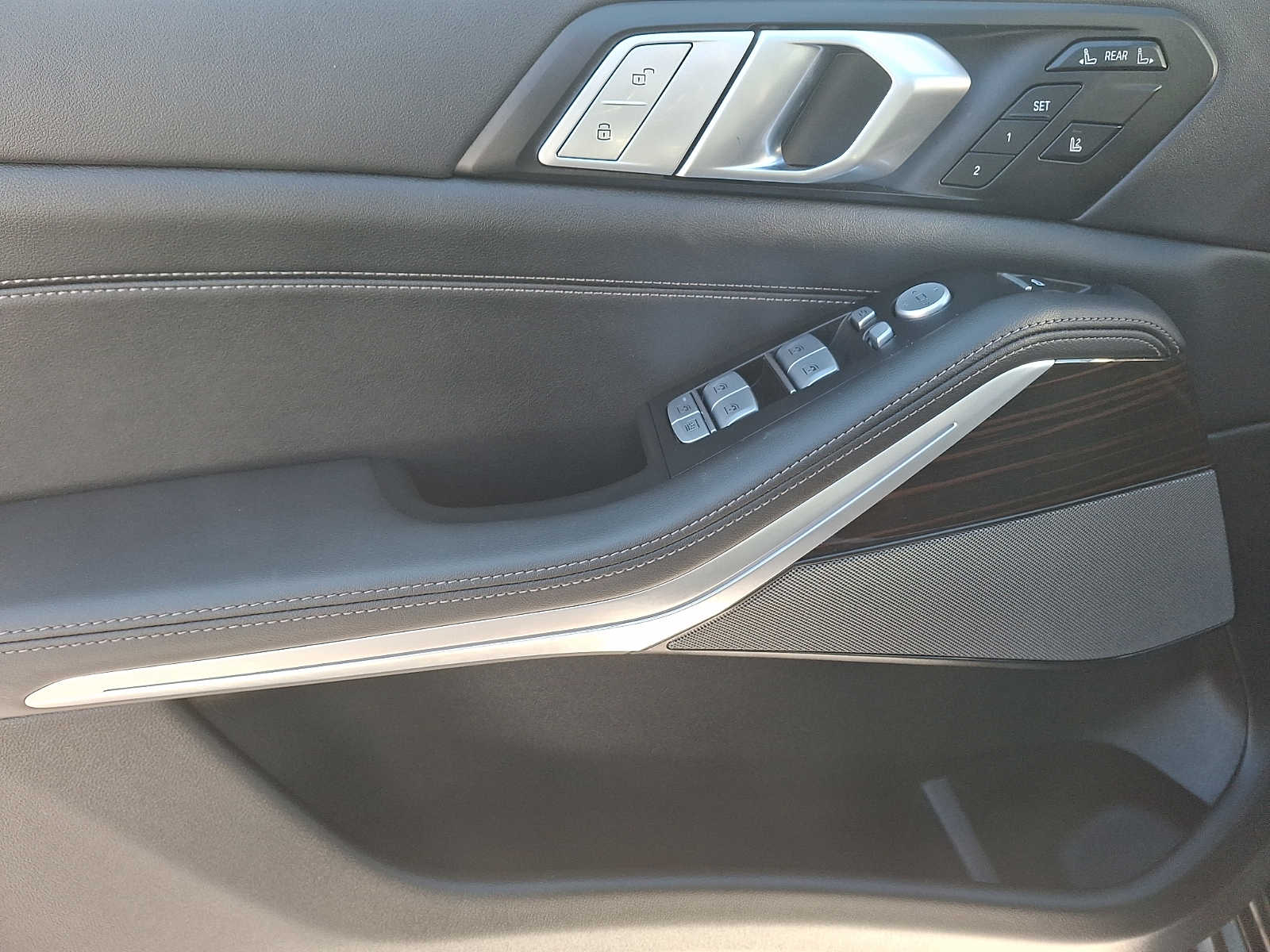 Thumbnail: 2026 BMW X7 - 9