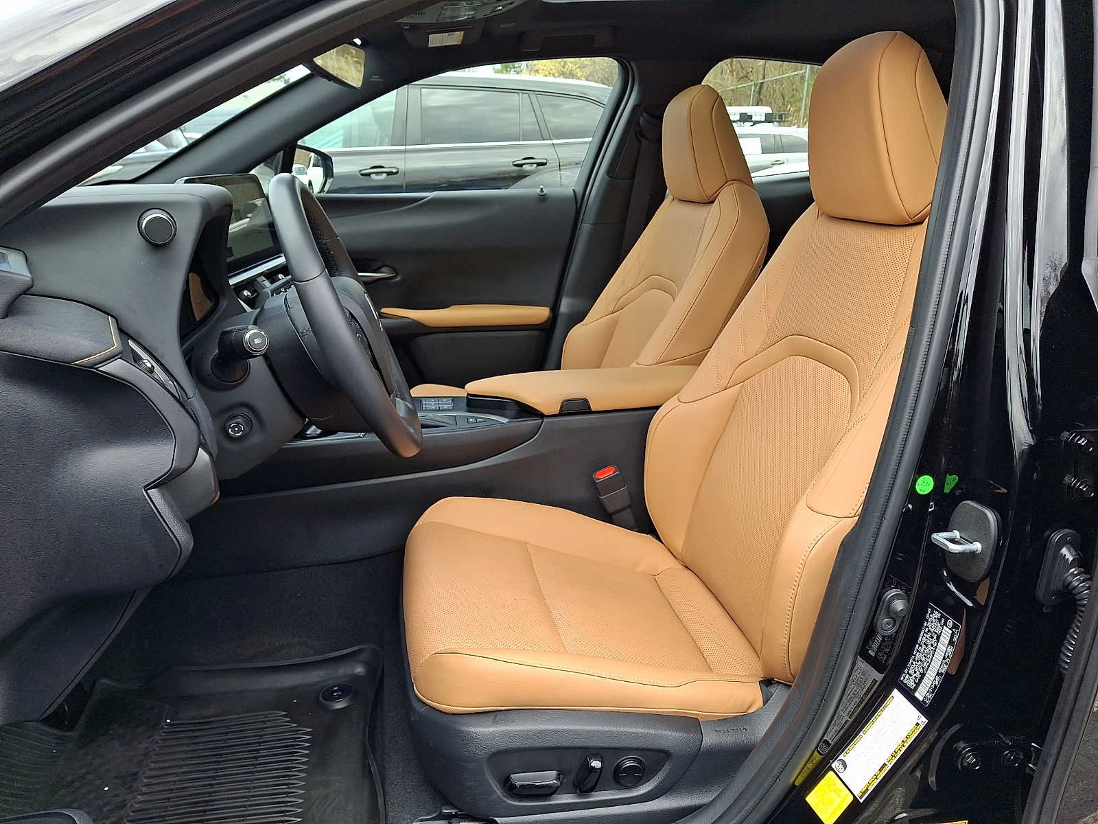 Thumbnail: 2023 Lexus UX - 10