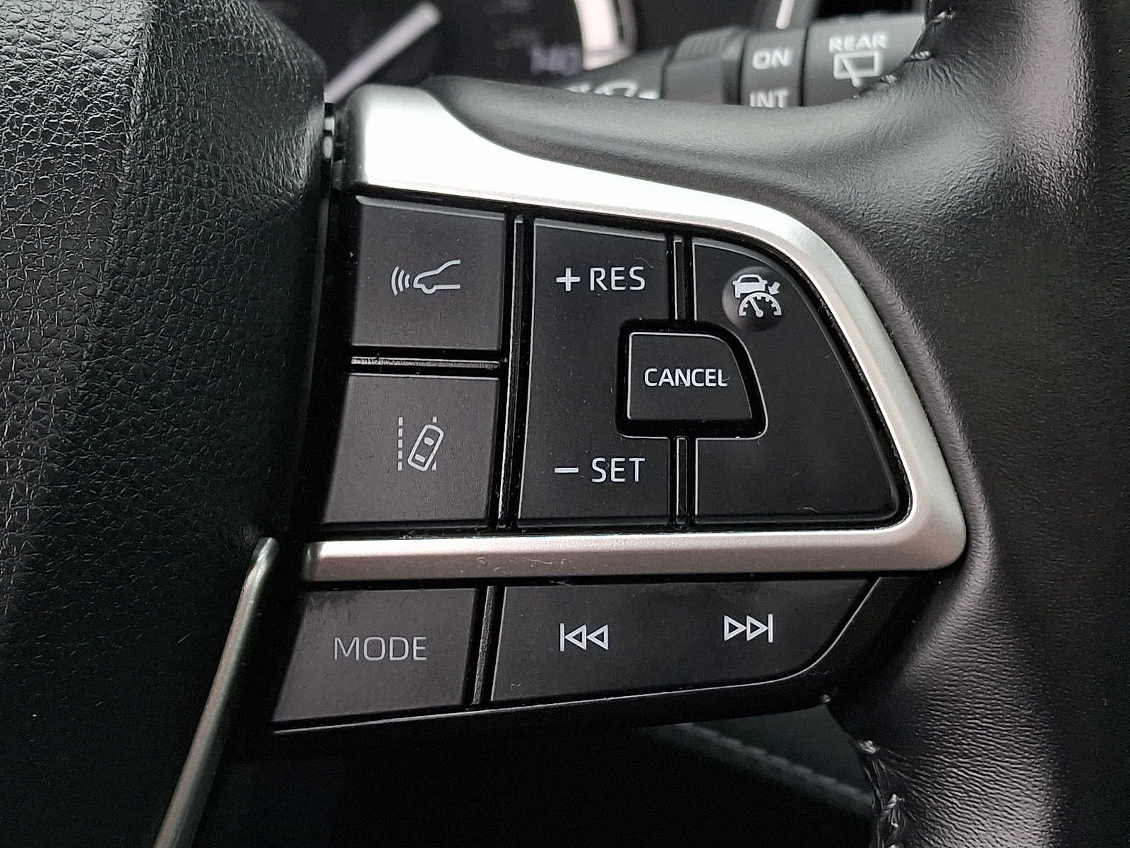 Thumbnail: 2022 Toyota Highlander - 18