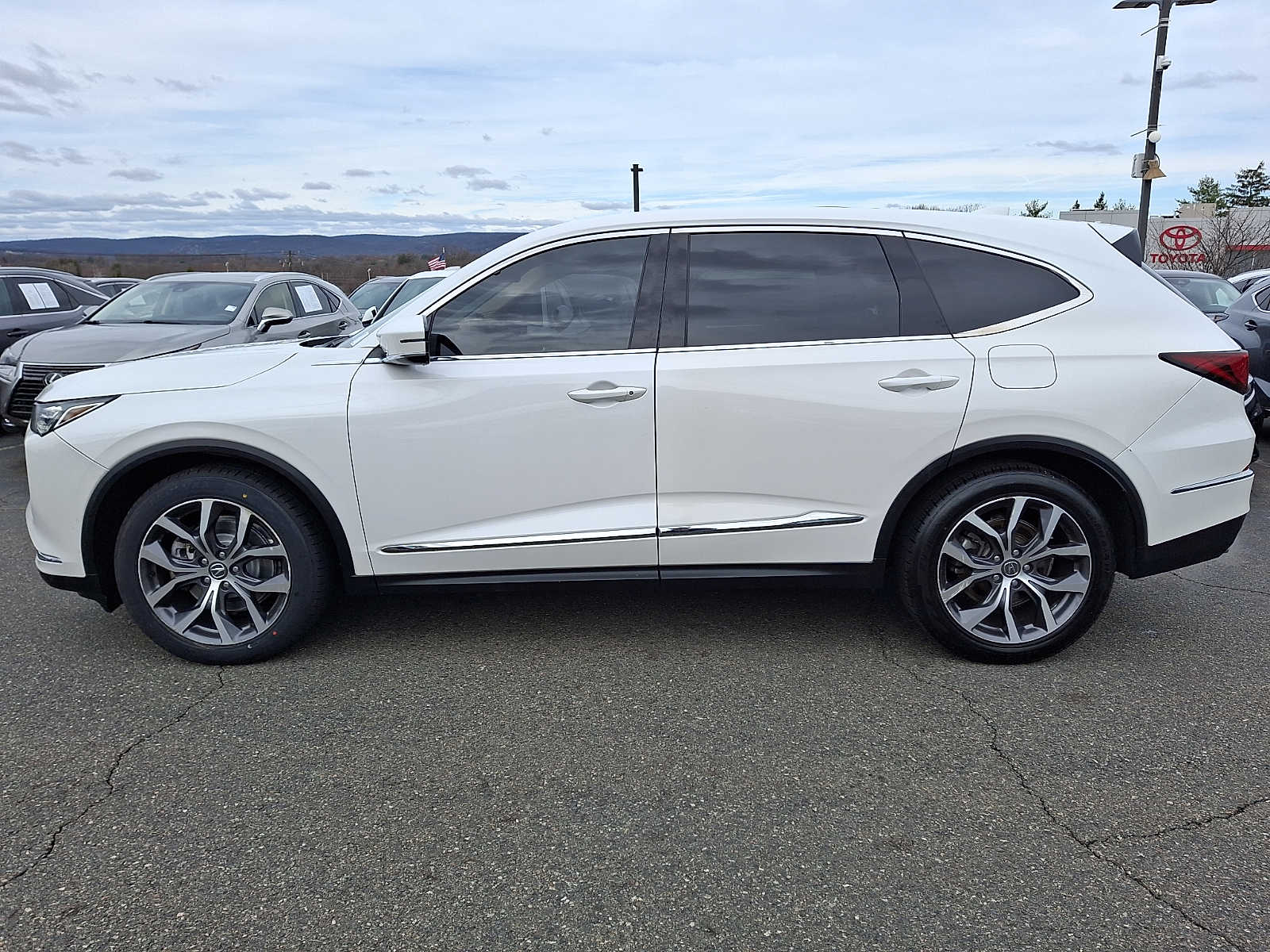 Thumbnail: 2023 Acura MDX - 6