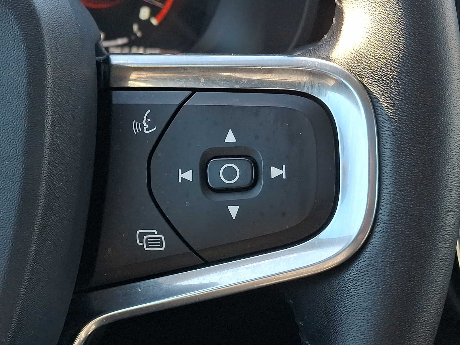 Thumbnail: 2019 Volvo XC40 - 18