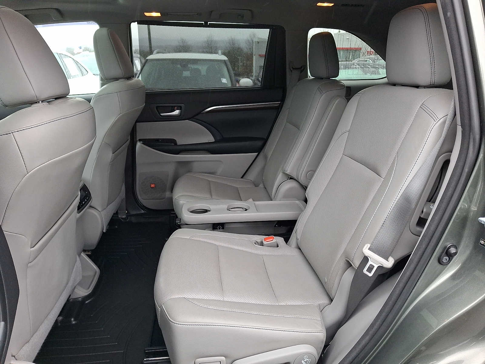 Thumbnail: 2014 Toyota Highlander - 8