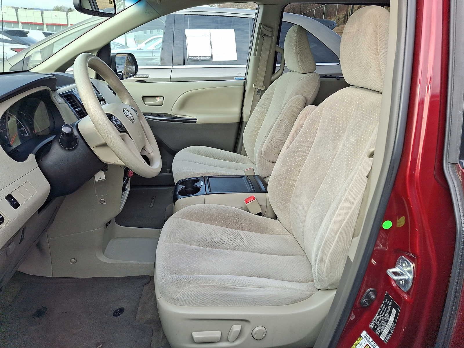 Thumbnail: 2014 Toyota Sienna - 11