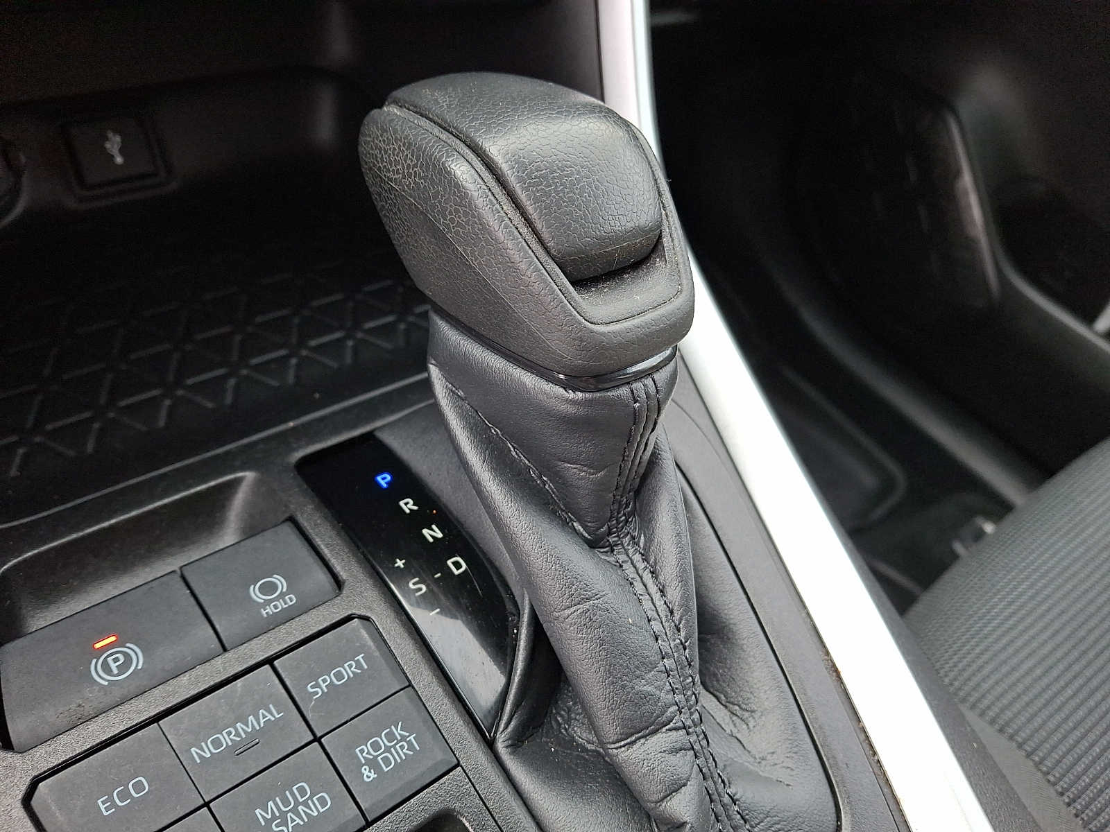 Thumbnail: 2022 Toyota RAV4 - 12