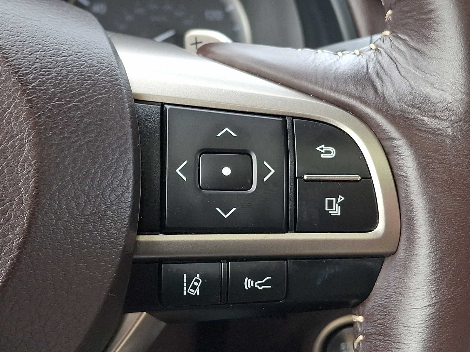 Thumbnail: 2020 Lexus RX - 20