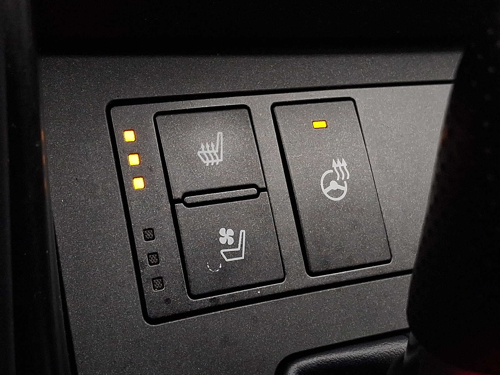 Thumbnail: 2023 Lexus IS - 21