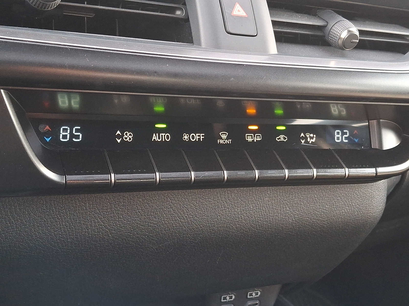 Thumbnail: 2023 Lexus UX - 13