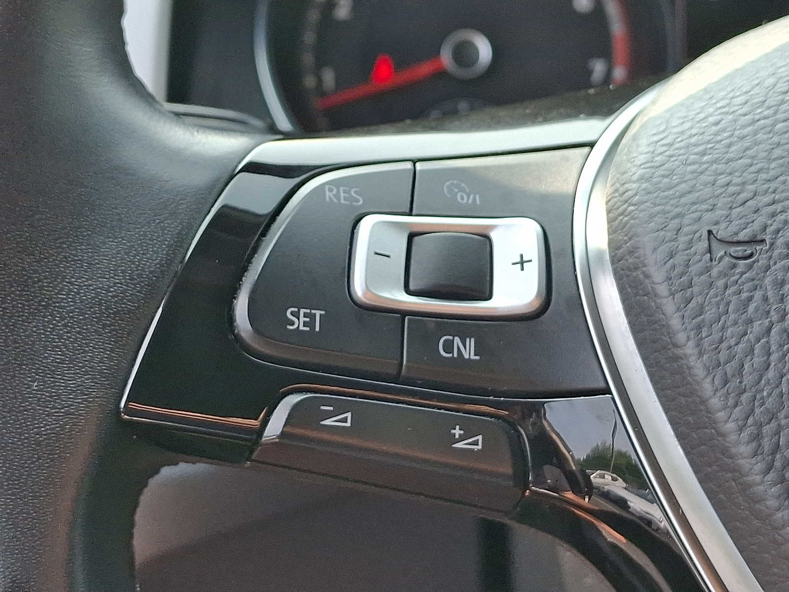 2018 Volkswagen Atlas SE 18