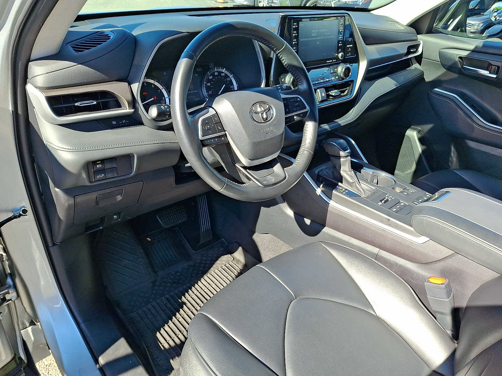 Thumbnail: 2022 Toyota Highlander - 10