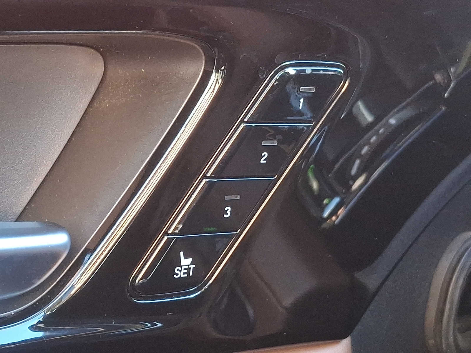 Thumbnail: 2022 Acura MDX - 24