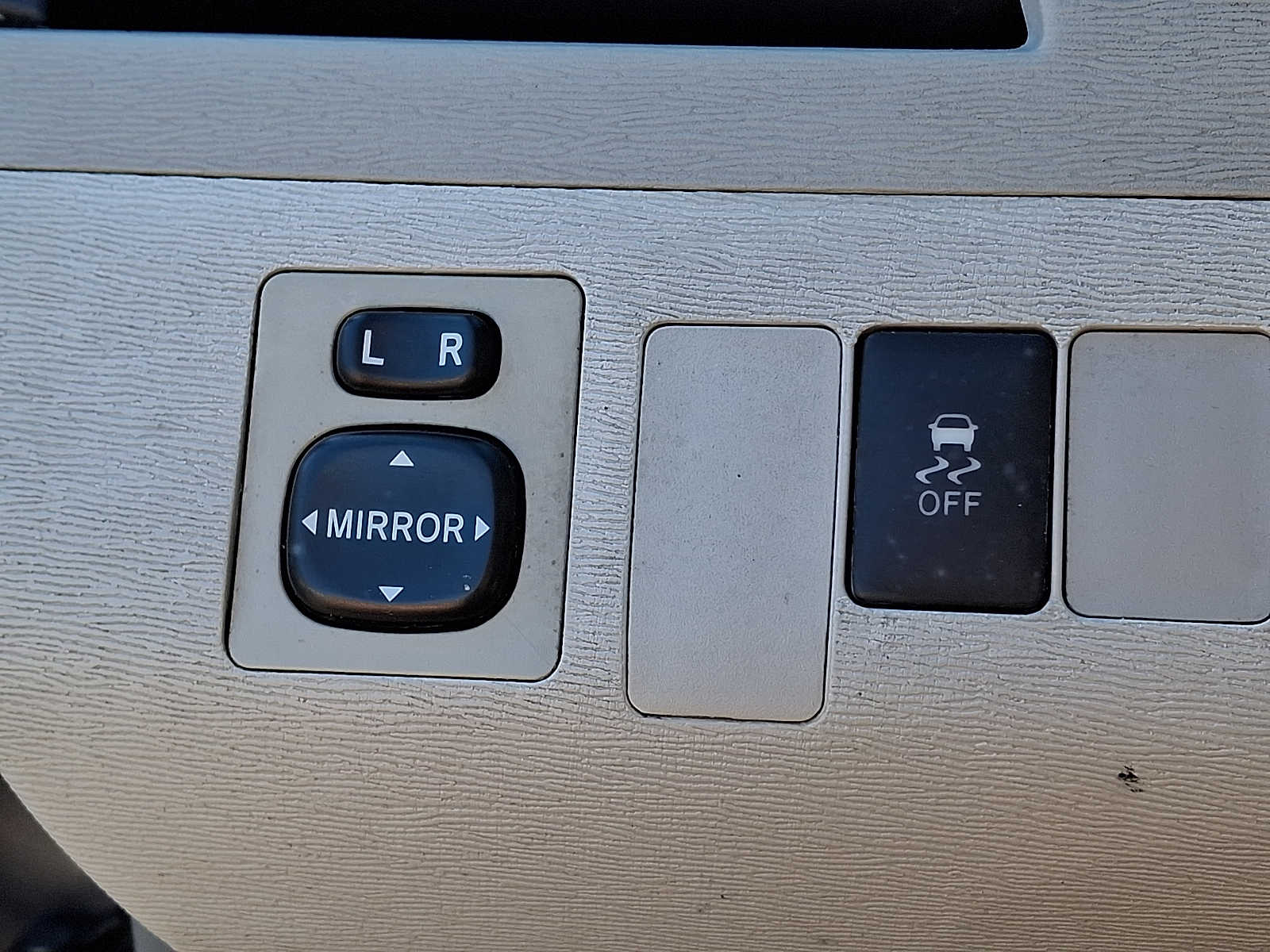 Thumbnail: 2014 Toyota Sienna - 22