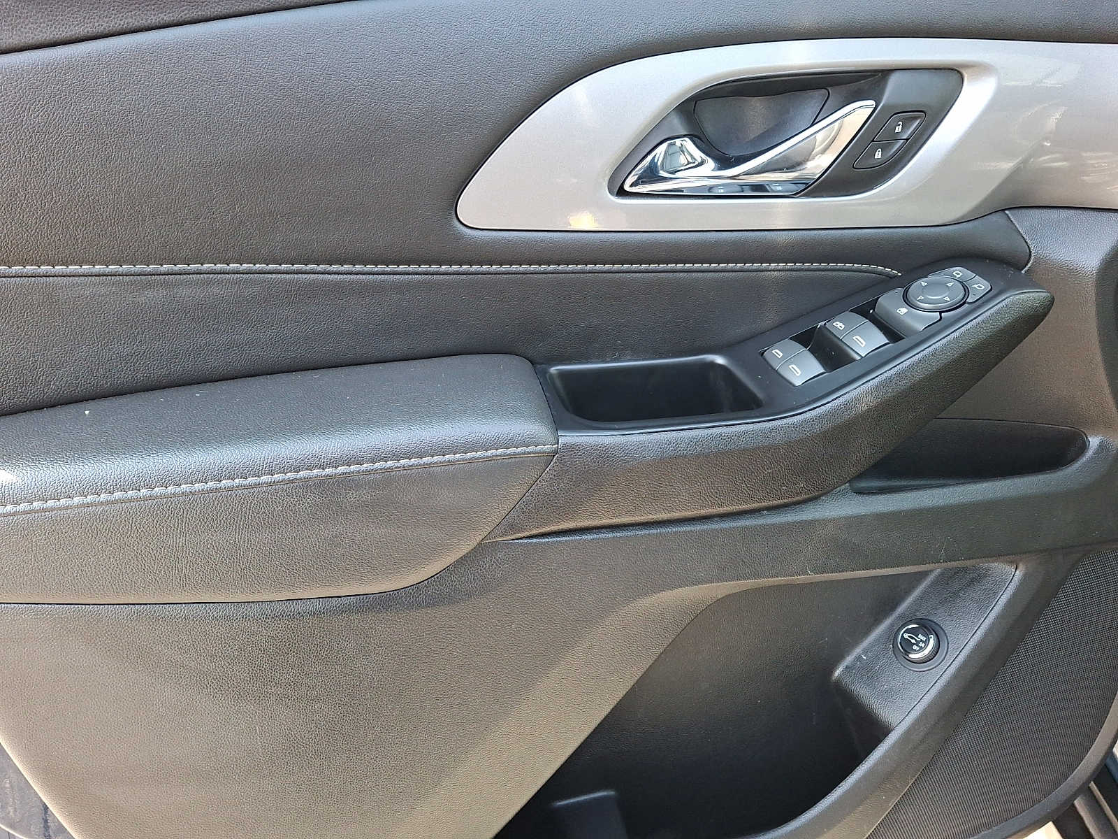 Thumbnail: 2023 Chevrolet Traverse - 9