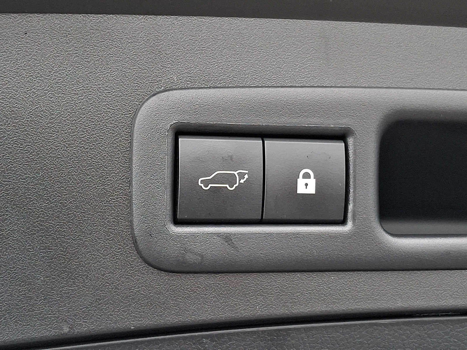 Thumbnail: 2021 Lexus UX - 28