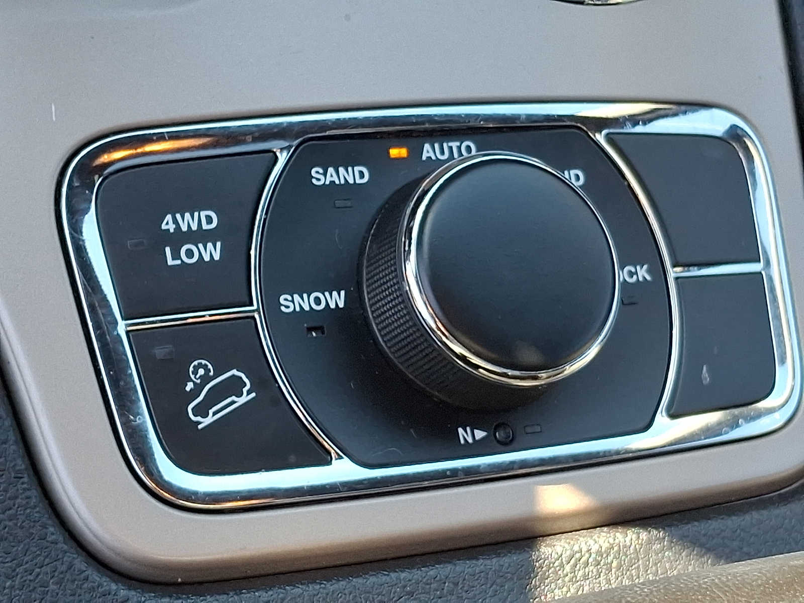 Thumbnail: 2014 Jeep Grand Cherokee - 19