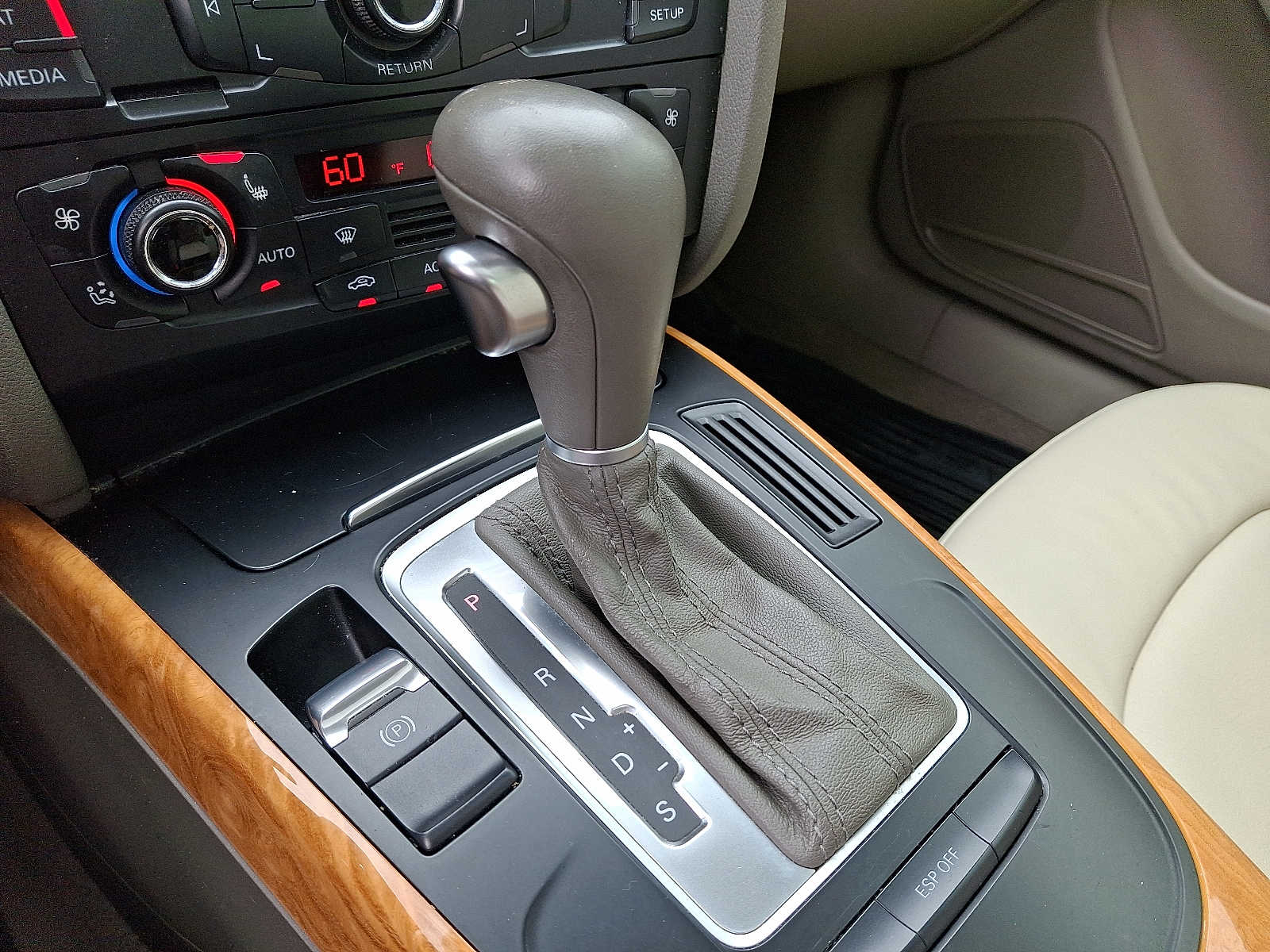 Thumbnail: 2010 Audi A5 - 14
