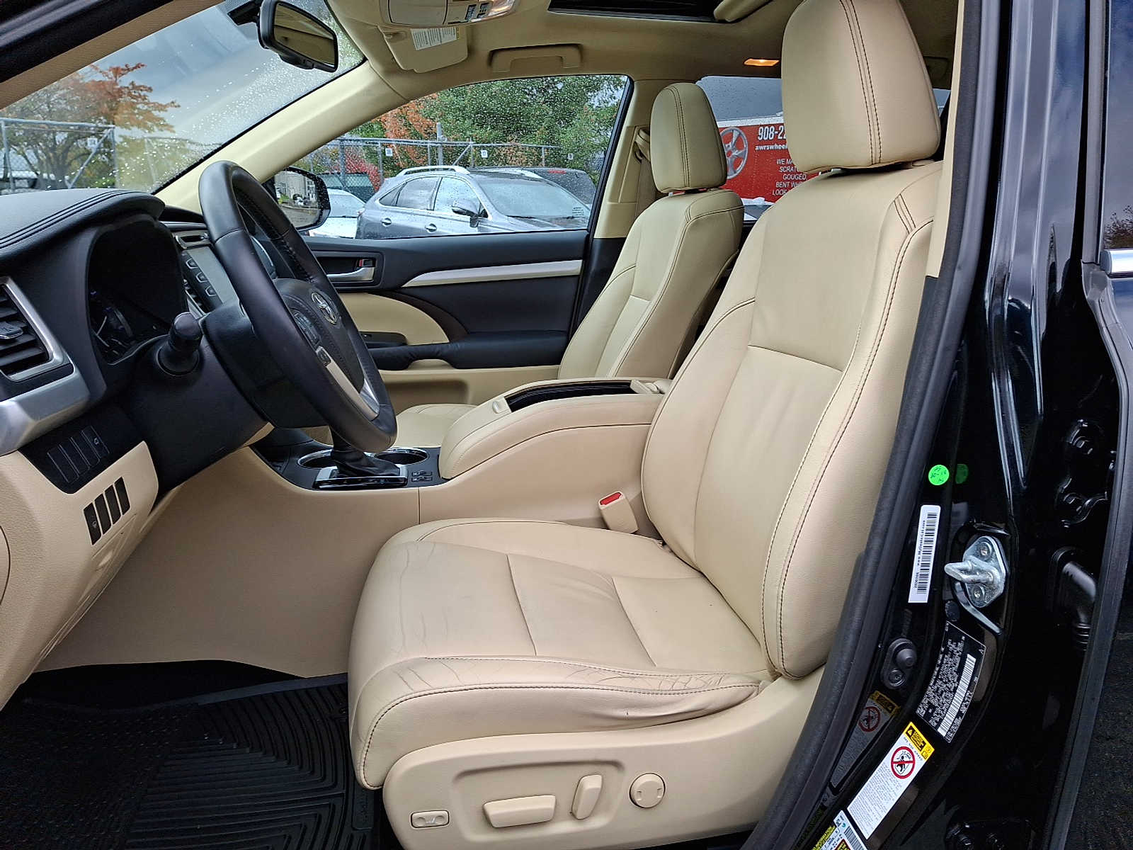 Thumbnail: 2014 Toyota Highlander - 10