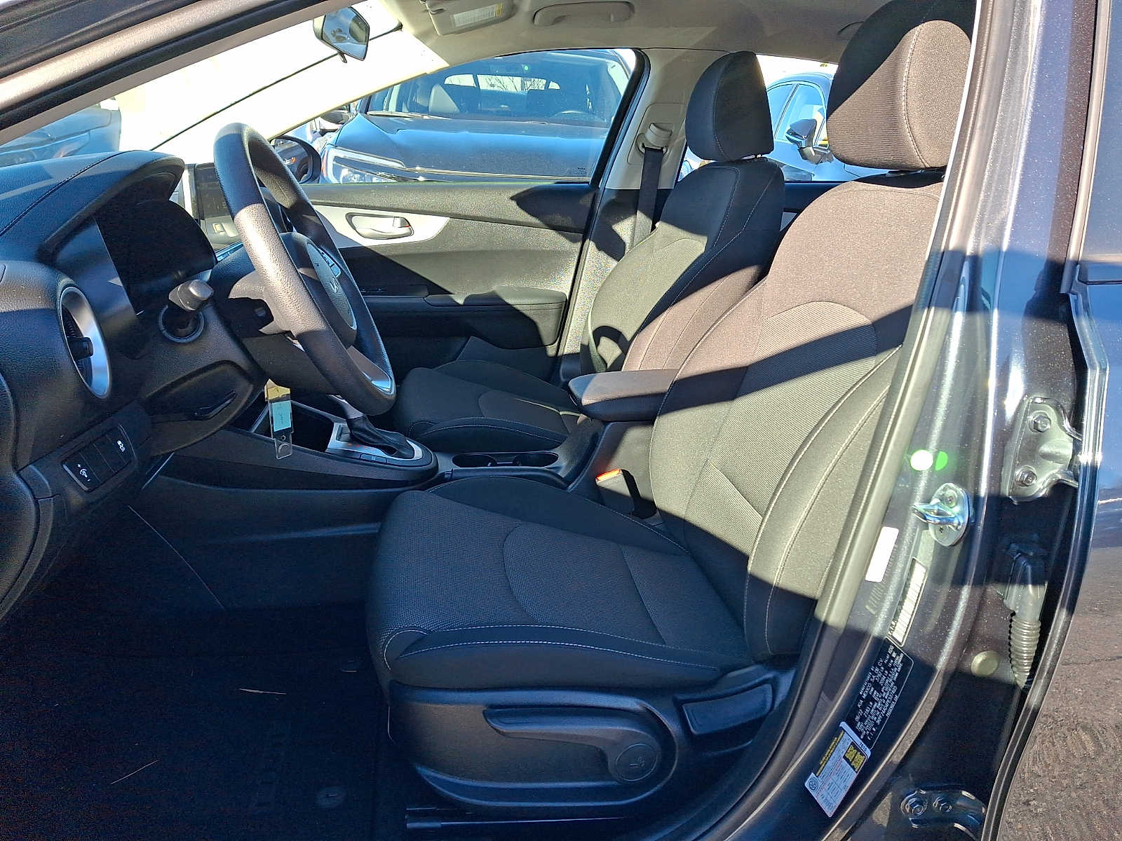 Thumbnail: 2023 Kia Forte - 9