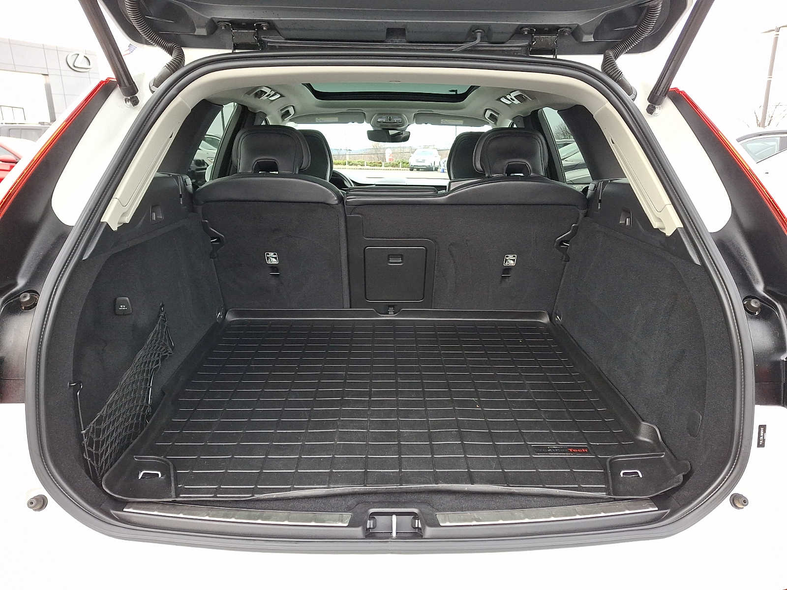 Thumbnail: 2022 Volvo XC60 - 26