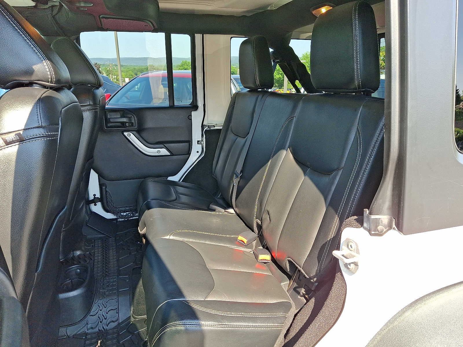 Thumbnail: 2016 Jeep Wrangler - 9