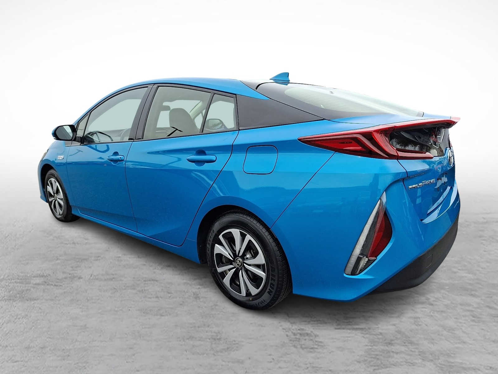 Thumbnail: 2017 Toyota Prius Prime - 5
