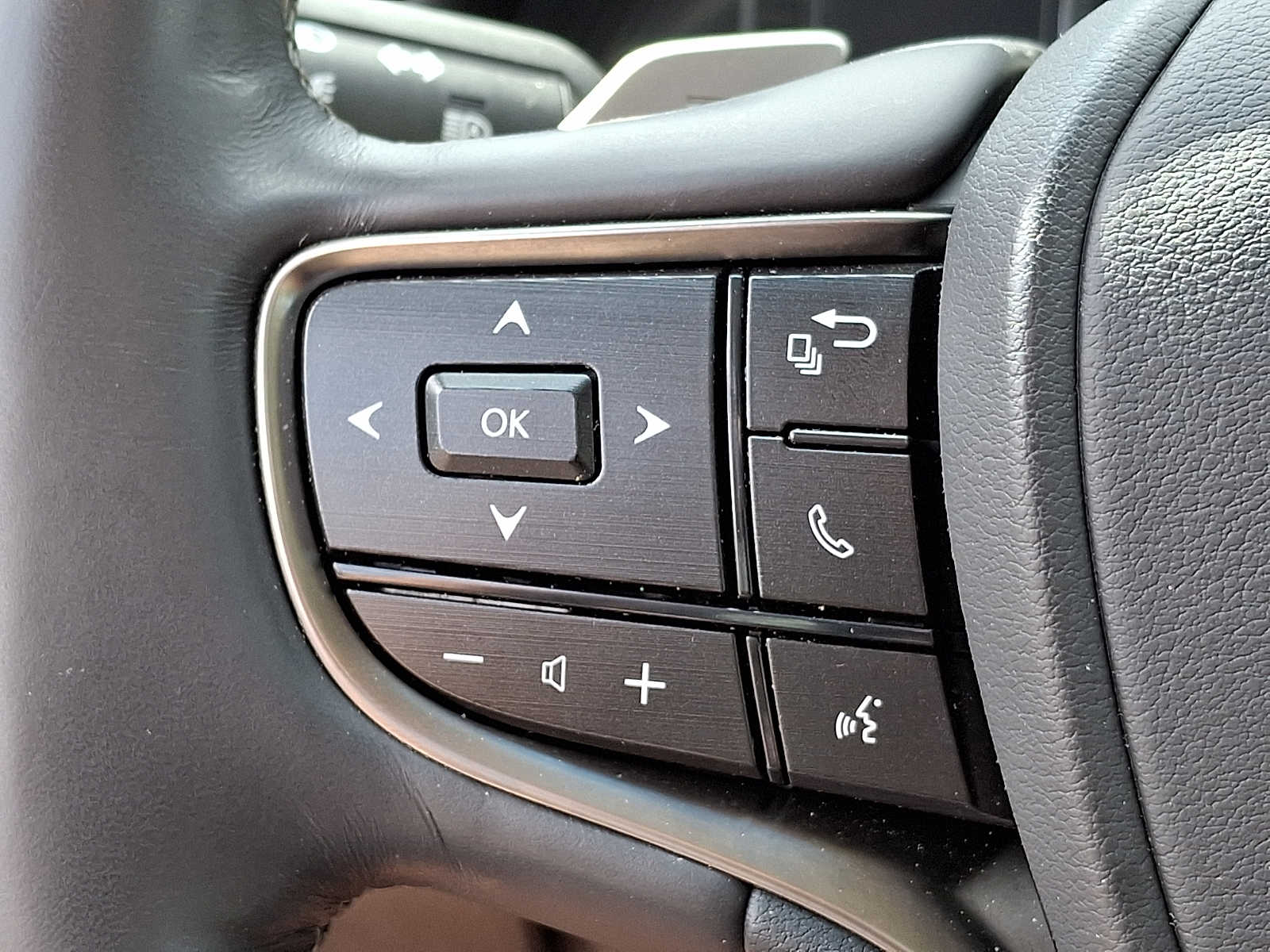 Thumbnail: 2021 Lexus ES - 18