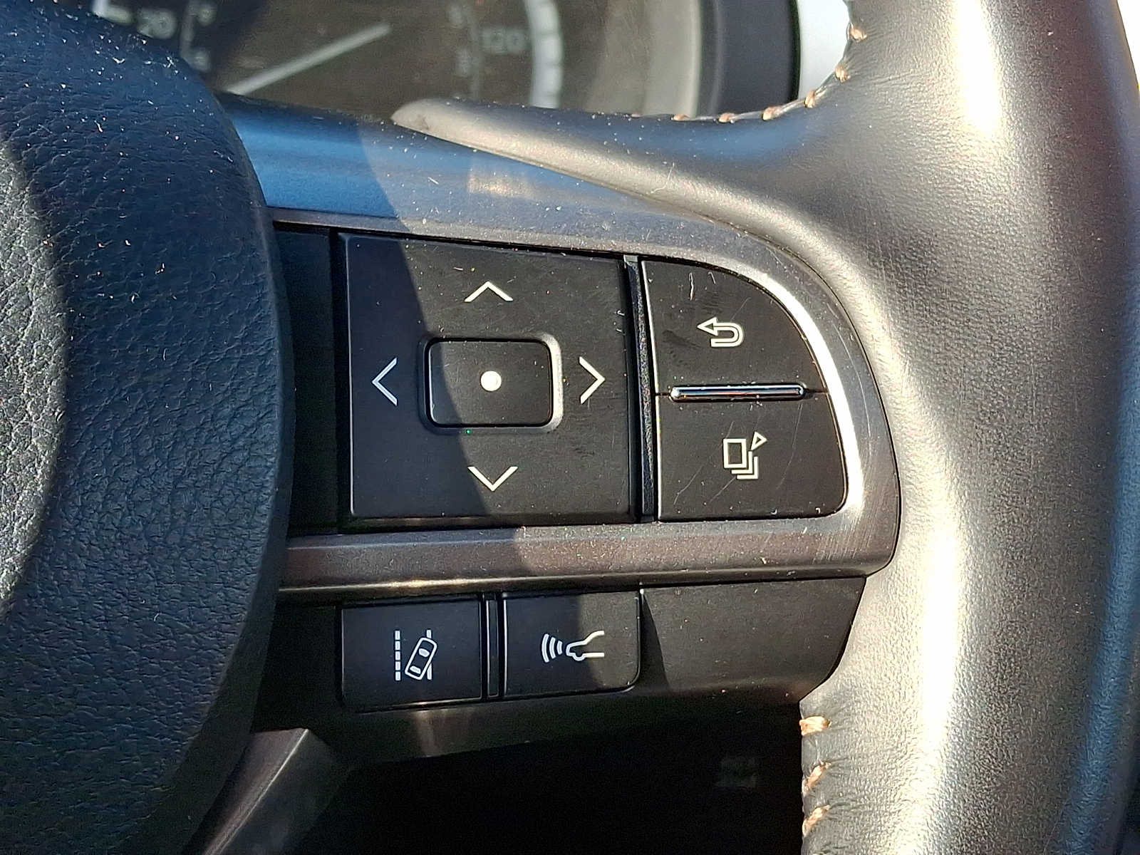 Thumbnail: 2023 Lexus GX - 21