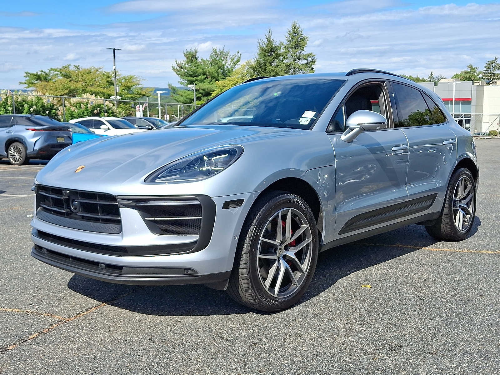Thumbnail: 2022 Porsche Macan - 1